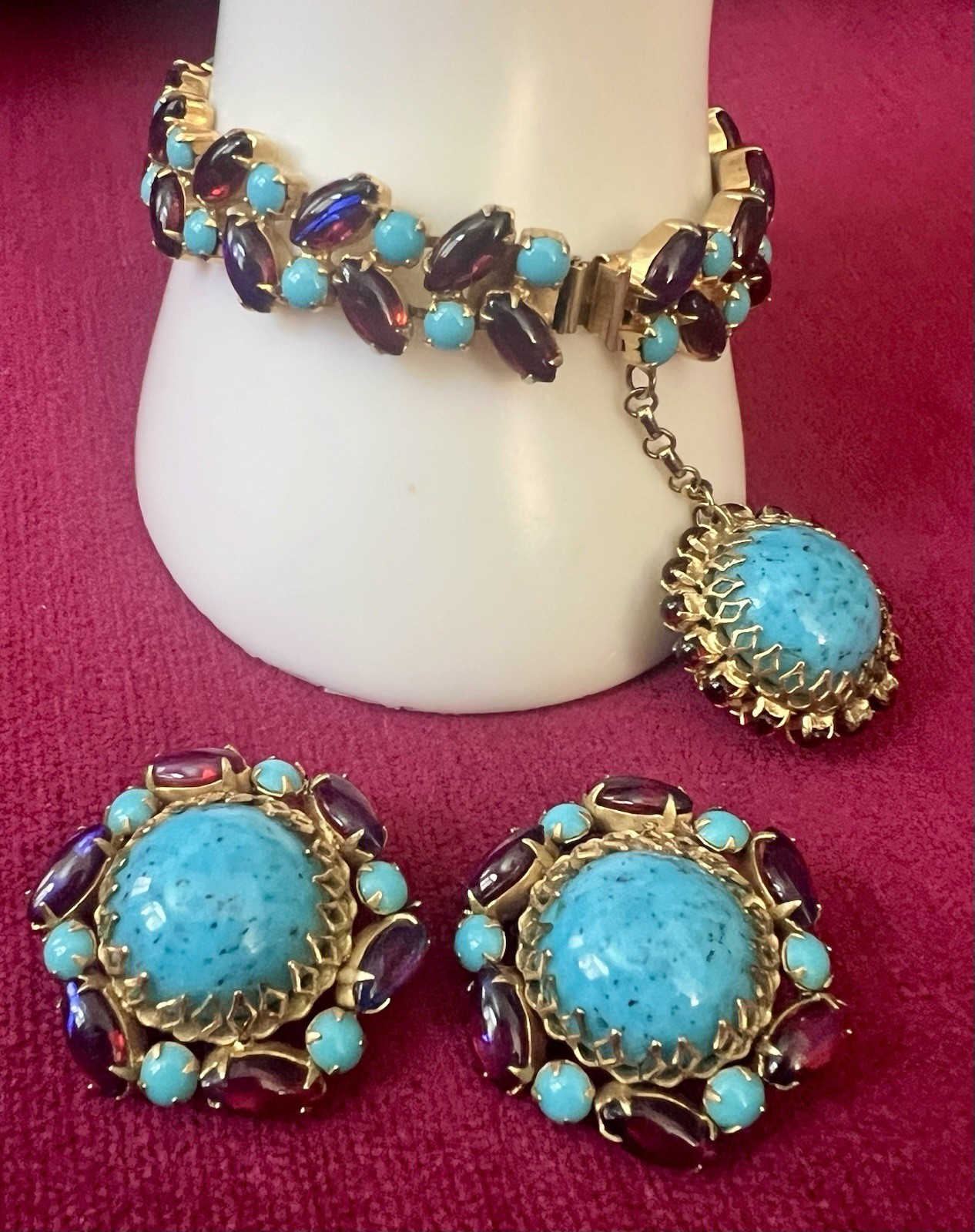 GORGEOUS VTG HATTIE CARNEGIE BRACELET W/ DANGLING BALL & MATCHING EARRINGS GORGEOUS VTG HATTIE CARNEGIE BRACELET W/ DANGLING BALL & MATCHING EARRINGS
