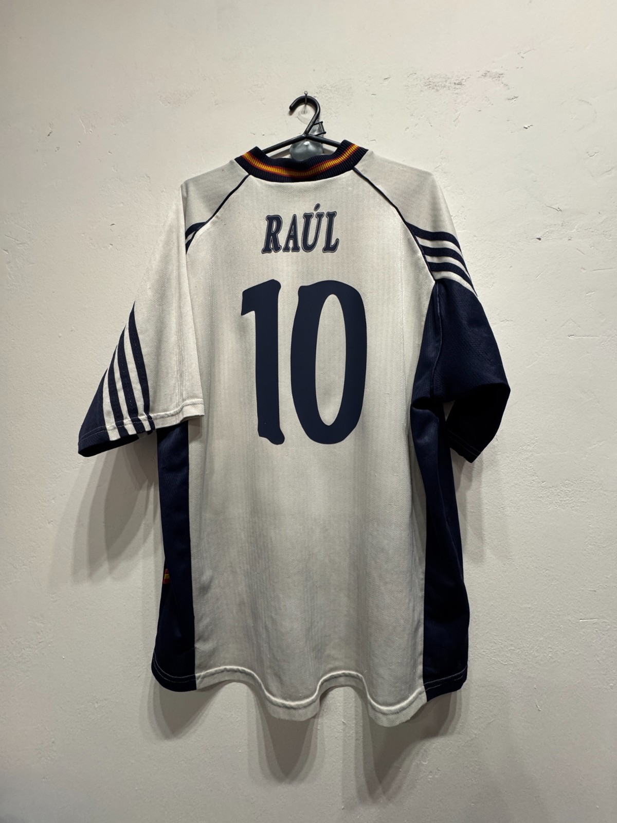 jersey Spain 1998 Away #10 Raúl Size XL (62 x 75/80 cm) jersey Spain 1998 Away #10 Raúl Size XL (62 x 75/80 cm)