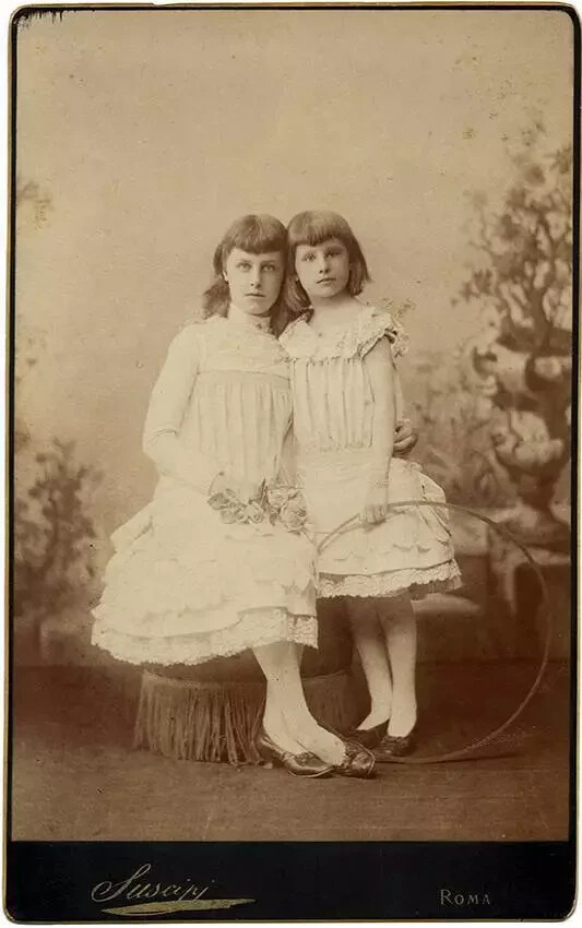 Rome Two pretty girls Cabinet oversized 21.5x13.5 cm 1890c Suscipj Roma L.50 Rome Two pretty girls Cabinet oversized 21.5x13.5 cm 1890c Suscipj Roma L.50