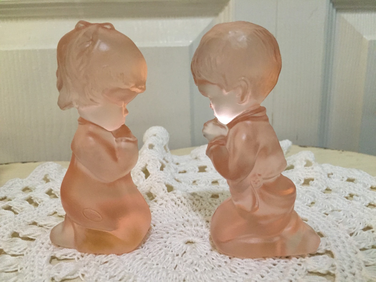 VTG Fenton Pink Satin Glass Praying Children Boy Girl Pair W/ Stickers VTG Fenton Pink Satin Glass Praying Children Boy Girl Pair W/ Stickers