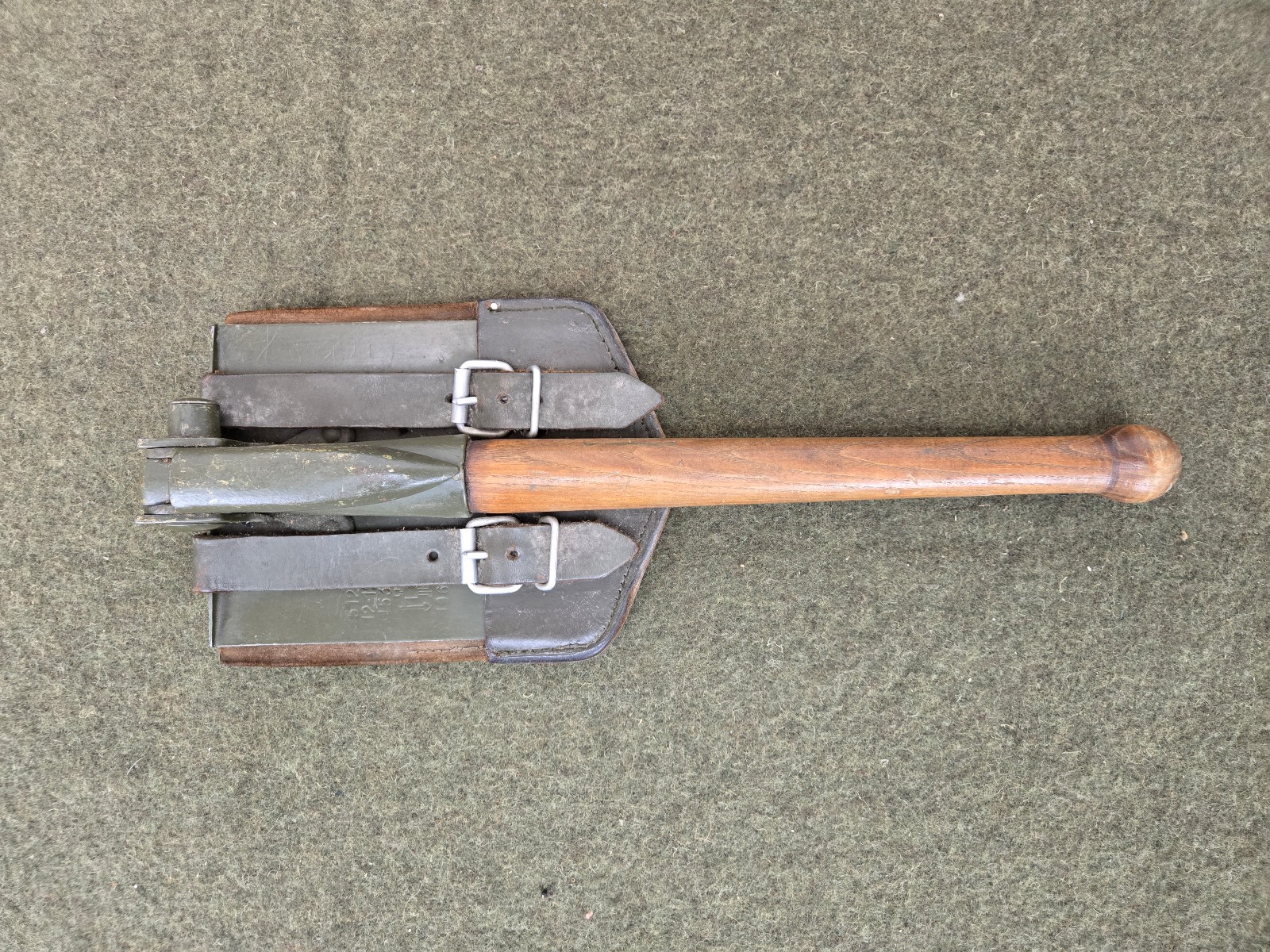 1965 East German Military Army Entrenching Tool Shovel Pick Leather Case Folding 1965 East German Military Army Entrenching Tool Shovel Pick Leather Case Folding