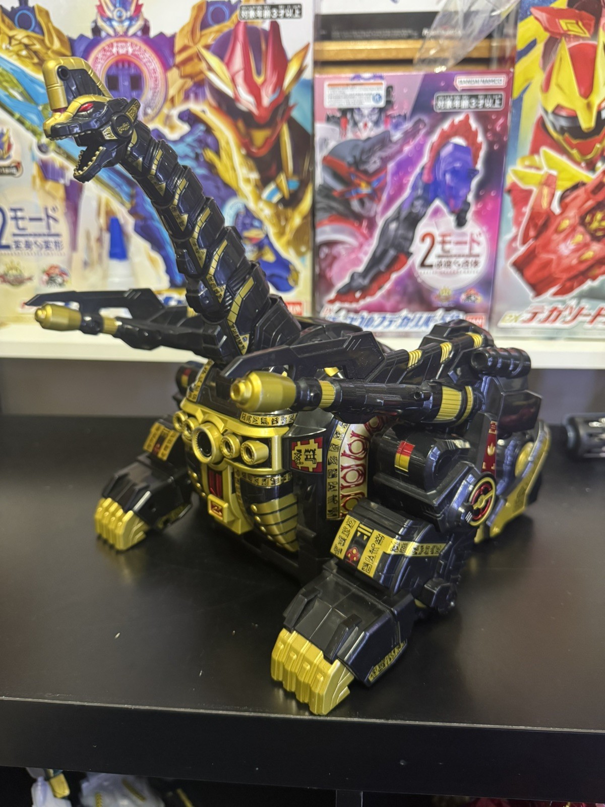 Bandai Legacy Titanus Carrier Zord Limited Edition Black/Gold Power Rangers Bandai Legacy Titanus Carrier Zord Limited Edition Black/Gold Power Rangers
