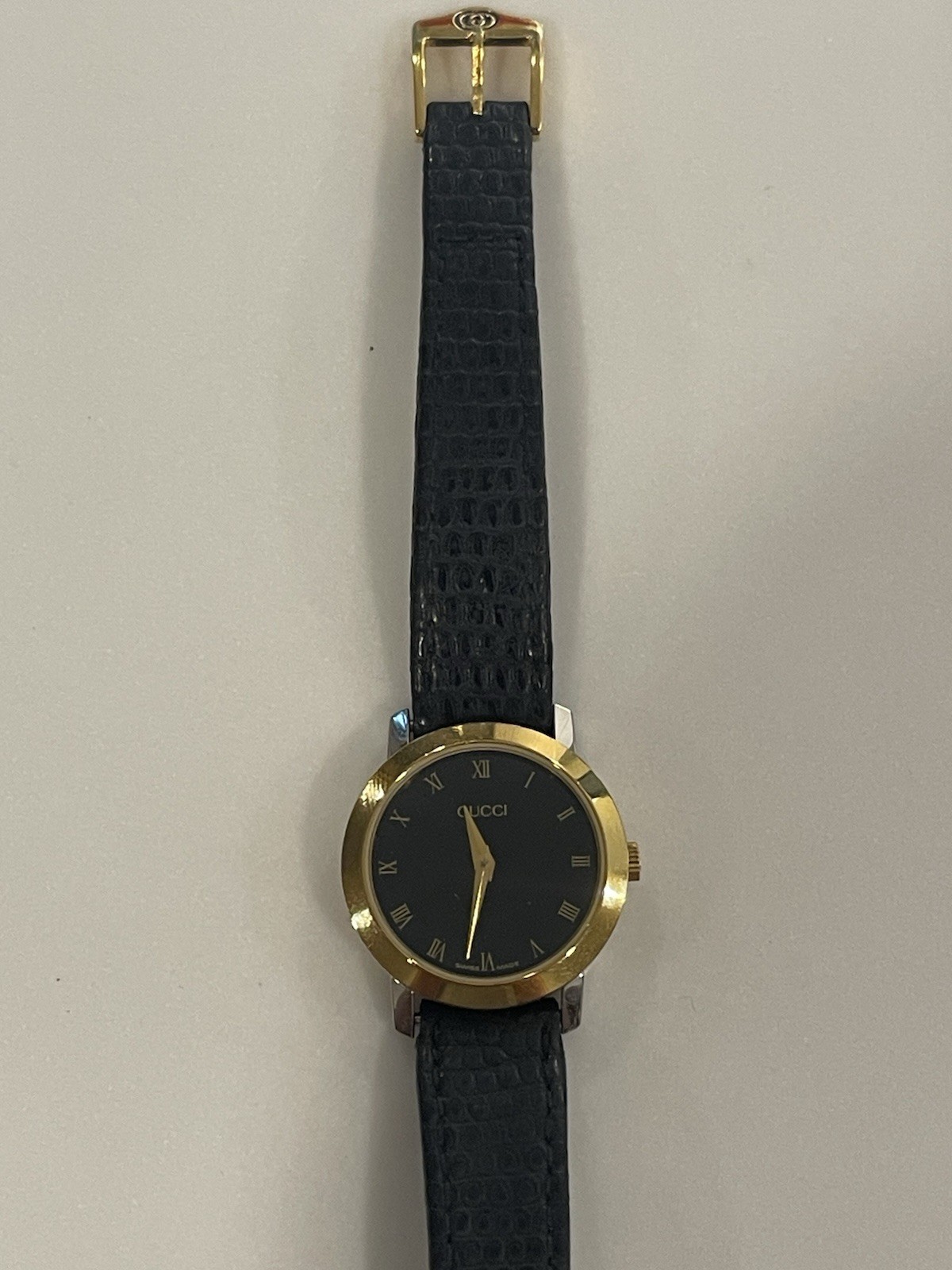 Vintage Gucci 2200L Swiss Quartz Ladies Wrist Watch Black & Gold - New Battery Vintage Gucci 2200L Swiss Quartz Ladies Wrist Watch Black & Gold - New Battery