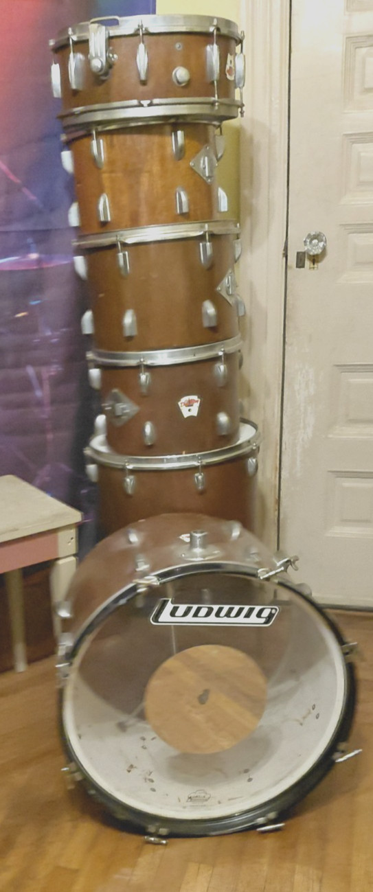 DRUM SET.  VINTAGE. Mfg. 