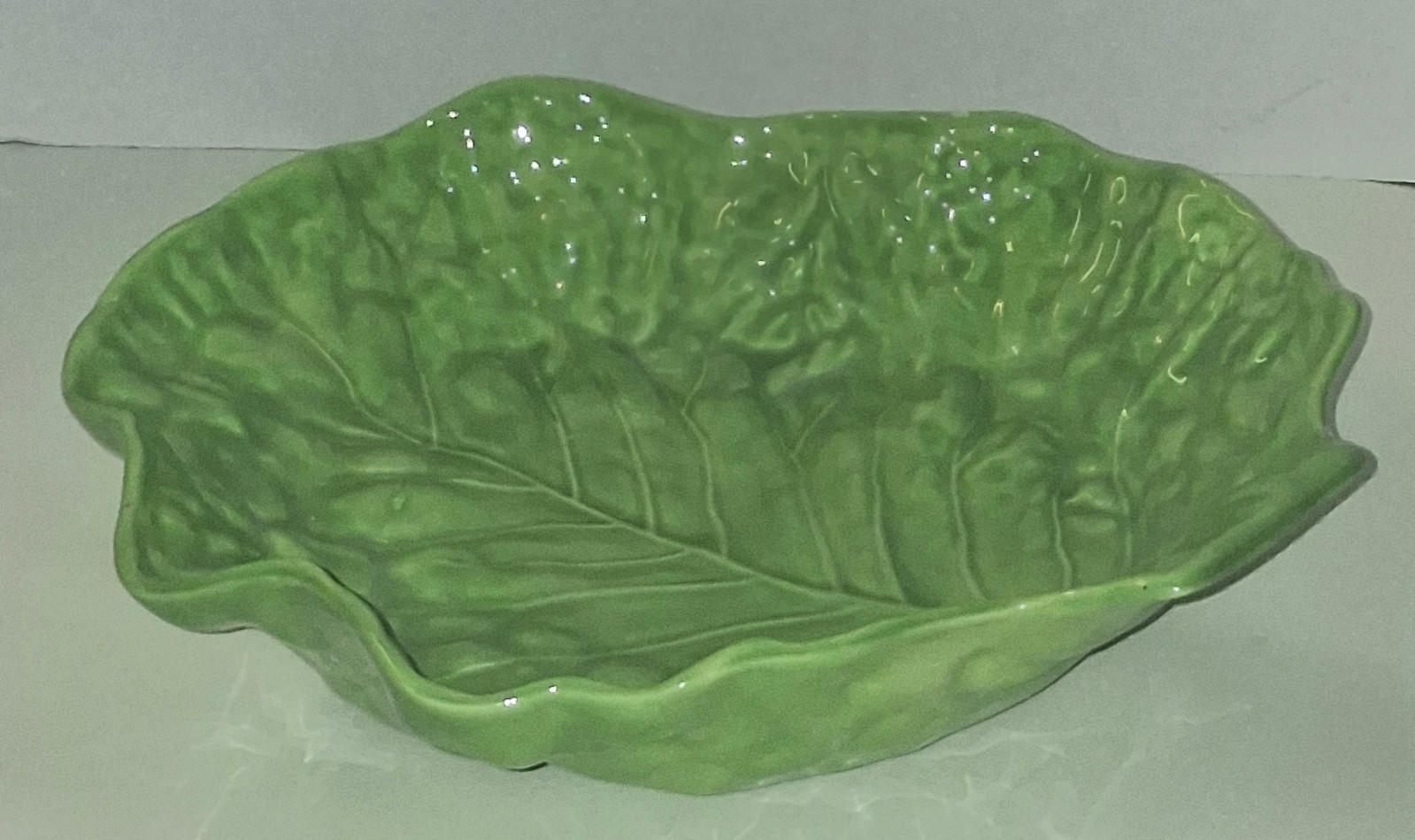Vintage green ceramic cabbage ware leaf serving bowl Vintage green ceramic cabbage ware leaf serving bowl