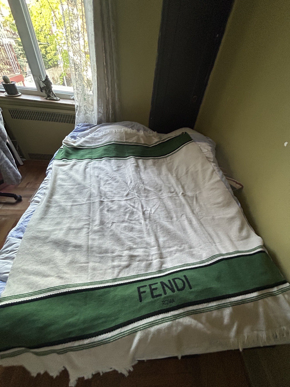 Fendi Bajadera Plaid Blanket 180x140CM Fendi Bajadera Plaid Blanket 180x140CM