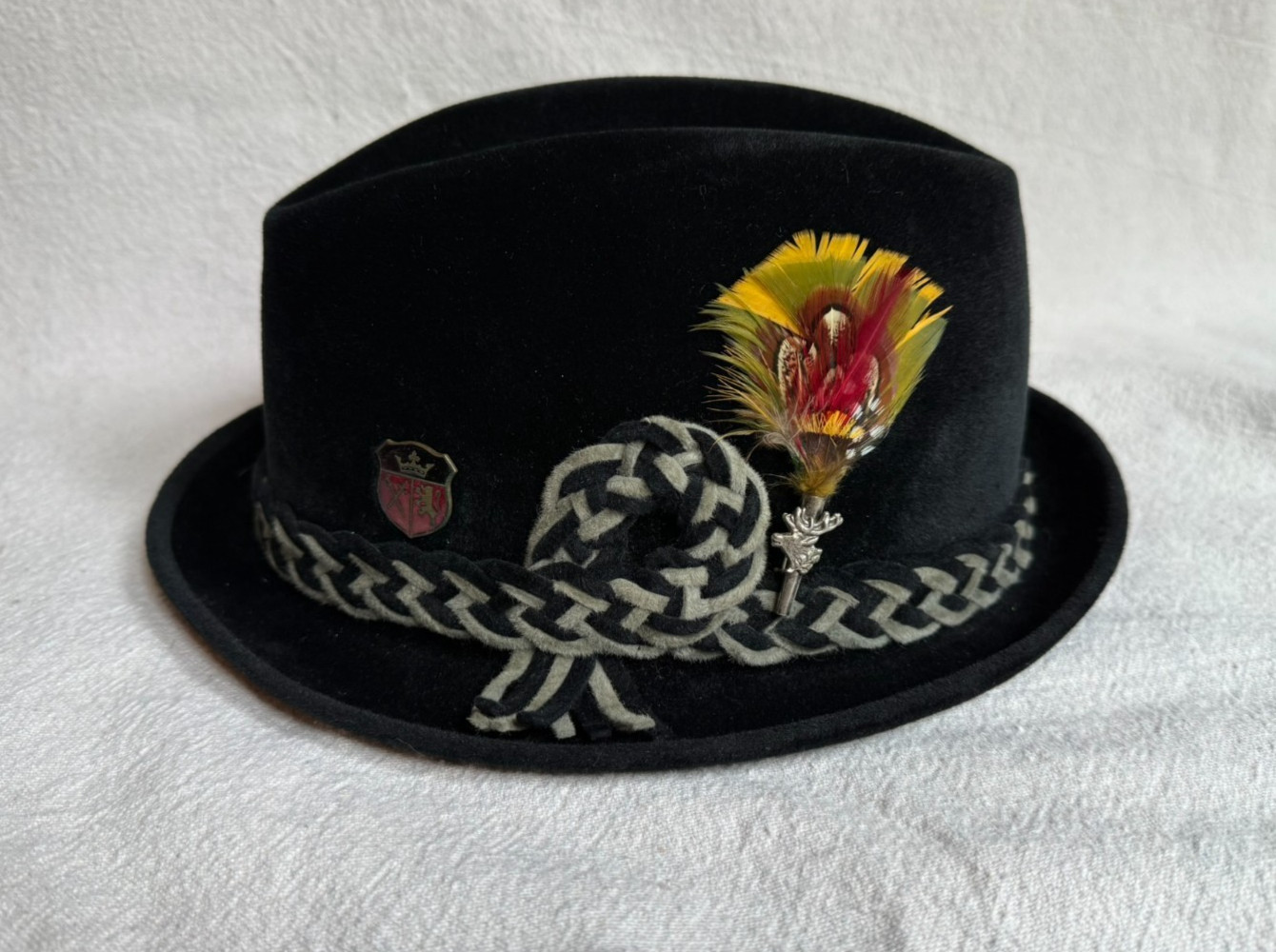 Vintage Dobbs Fifth Avenue Twenty Fedora Sz 7 3/8 Braided Cord Feather Pin