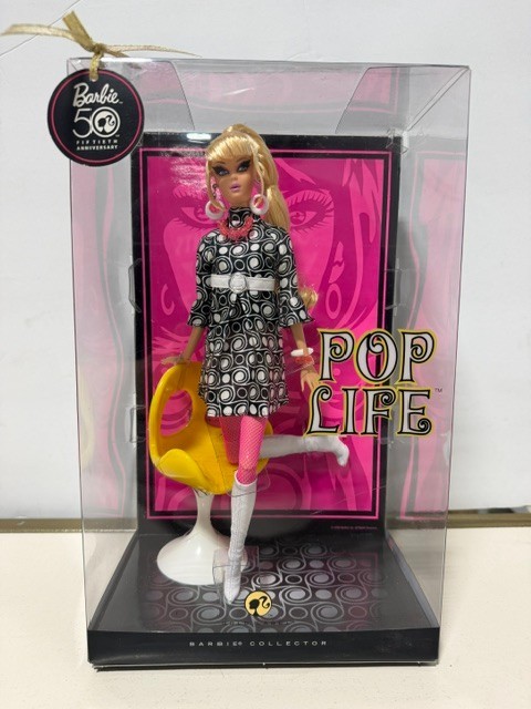 POP LIFE BLONDE BARBIE DOLL 2008 GOLD LABEL MATTEL N6596 NRFB POP LIFE BLONDE BARBIE DOLL 2008 GOLD LABEL MATTEL N6596 NRFB