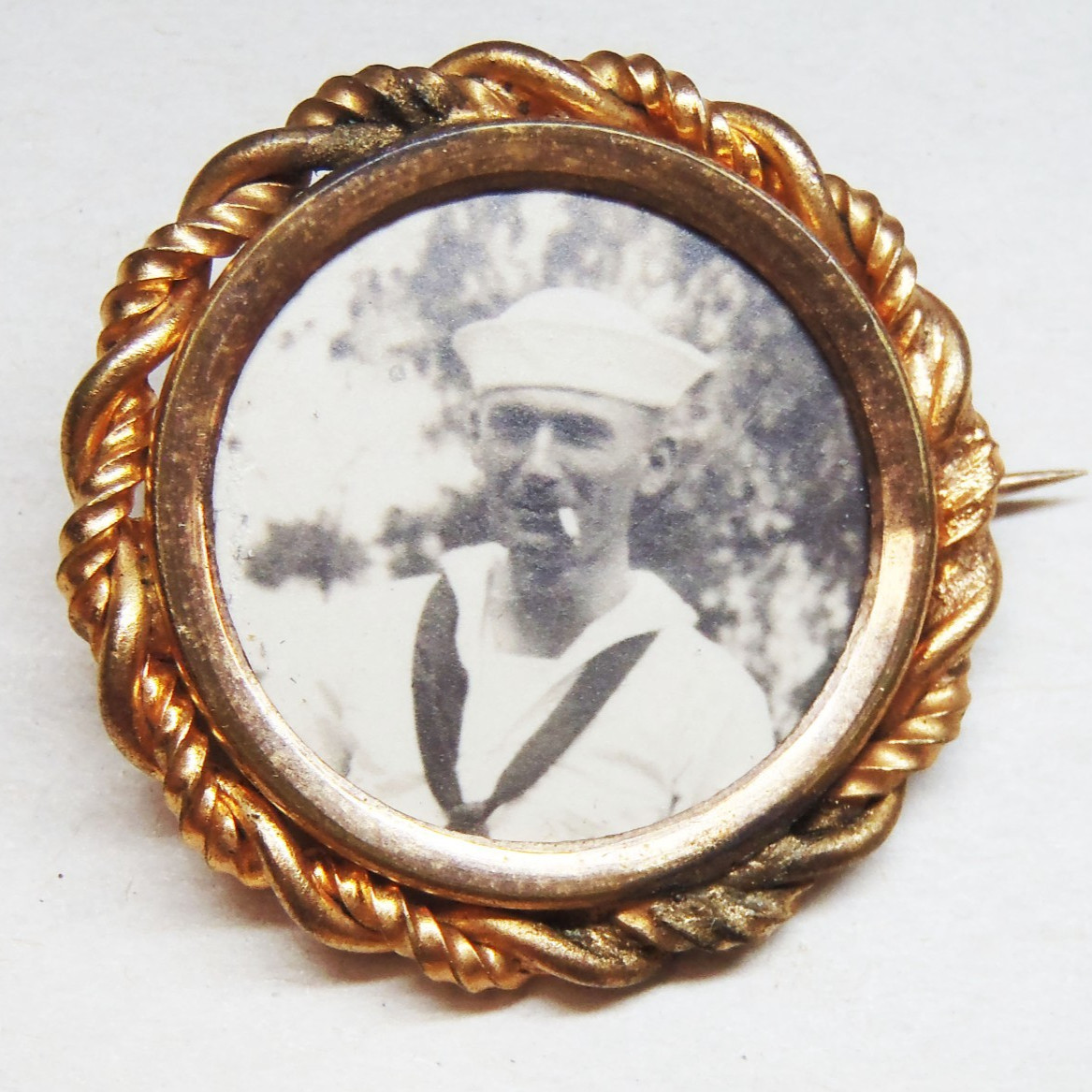 Antique WWI WW1 USN Navy Handmade Brass Mourning Pin w/ Fallen Sailor's Photo zp Antique WWI WW1 USN Navy Handmade Brass Mourning Pin w/ Fallen Sailor's Photo zp