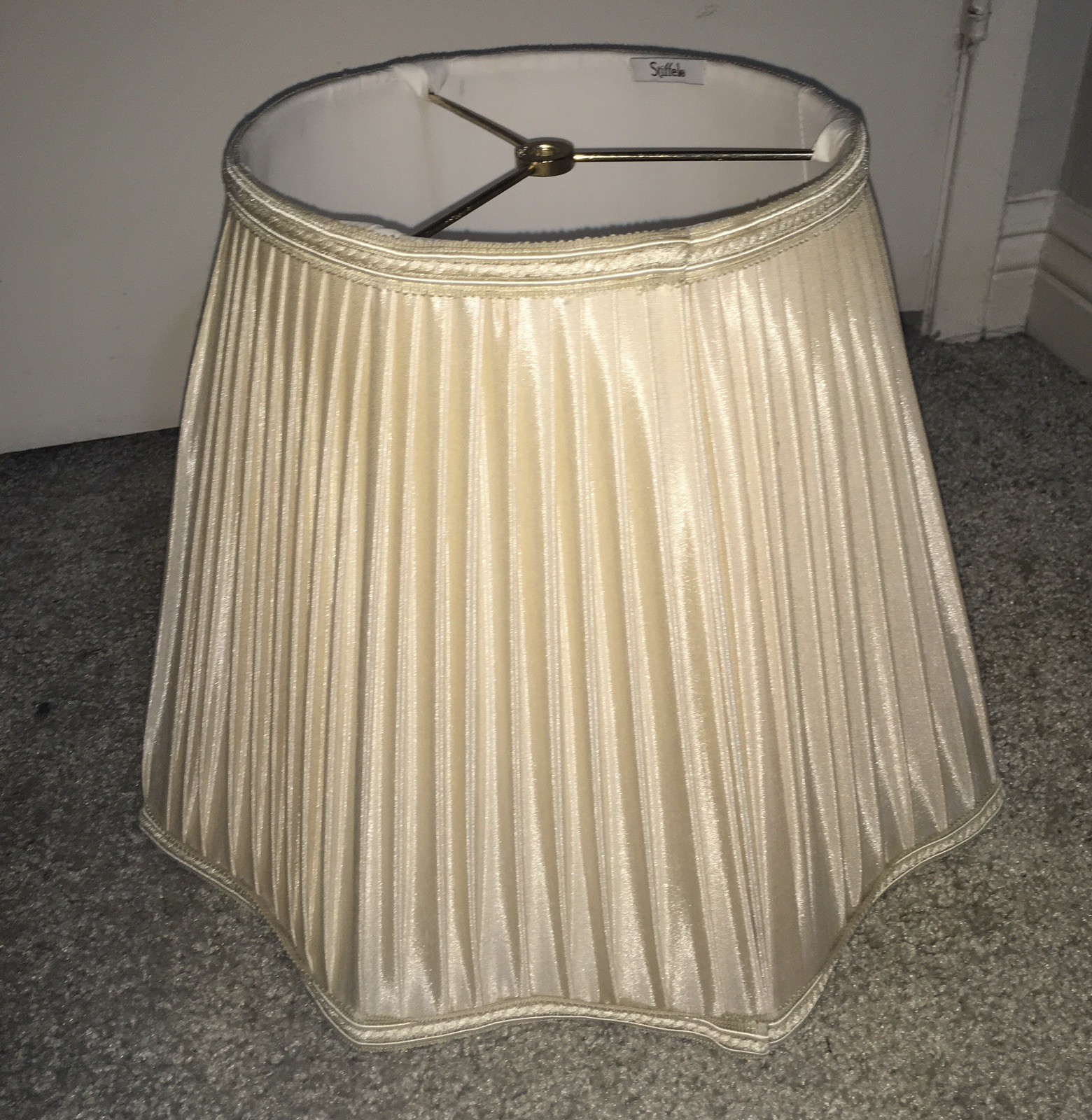 Vintage Stiffel Cream Silk Mushroom Pleat Scalloped Bell Lamp Shade Vintage Stiffel Cream Silk Mushroom Pleat Scalloped Bell Lamp Shade