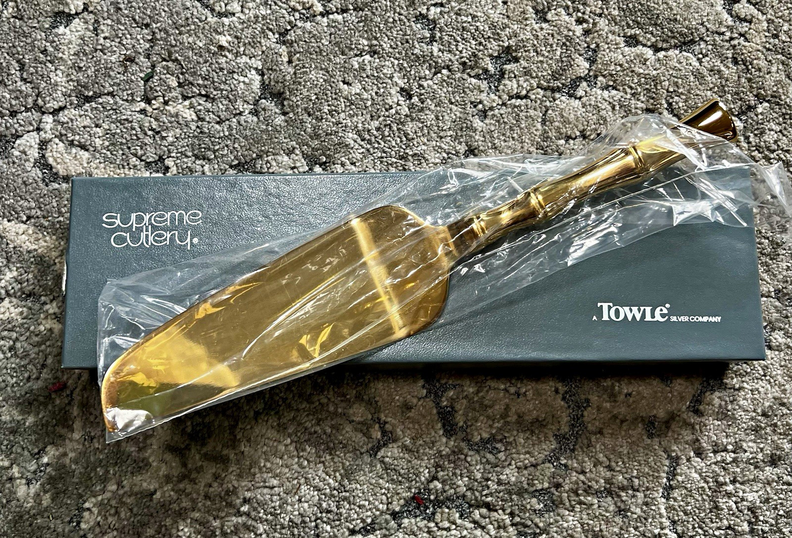 NIB Vintage SUPREME CUTLERY TOWLE Gold Stainless Bamboo Pattern Cake/Pie Server NIB Vintage SUPREME CUTLERY TOWLE Gold Stainless Bamboo Pattern Cake/Pie Server