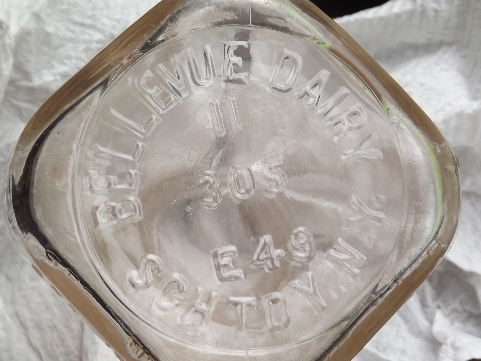 VINTAGE 1949 BELLEVUE DAIRY SCHENECTADY NY 1/2 HALF PINT MILK BOTTLE VINTAGE 1949 BELLEVUE DAIRY SCHENECTADY NY 1/2 HALF PINT MILK BOTTLE