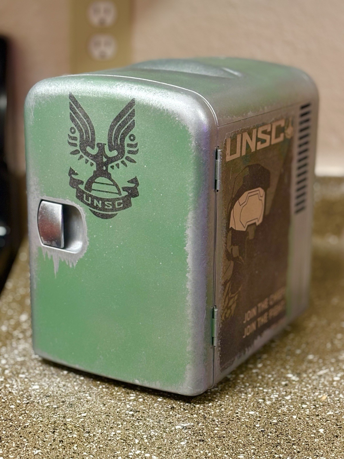 UNSC Mini Fridge Master Chief Collectible Halo Video Game Series Edition UNSC Mini Fridge Master Chief Collectible Halo Video Game Series Edition