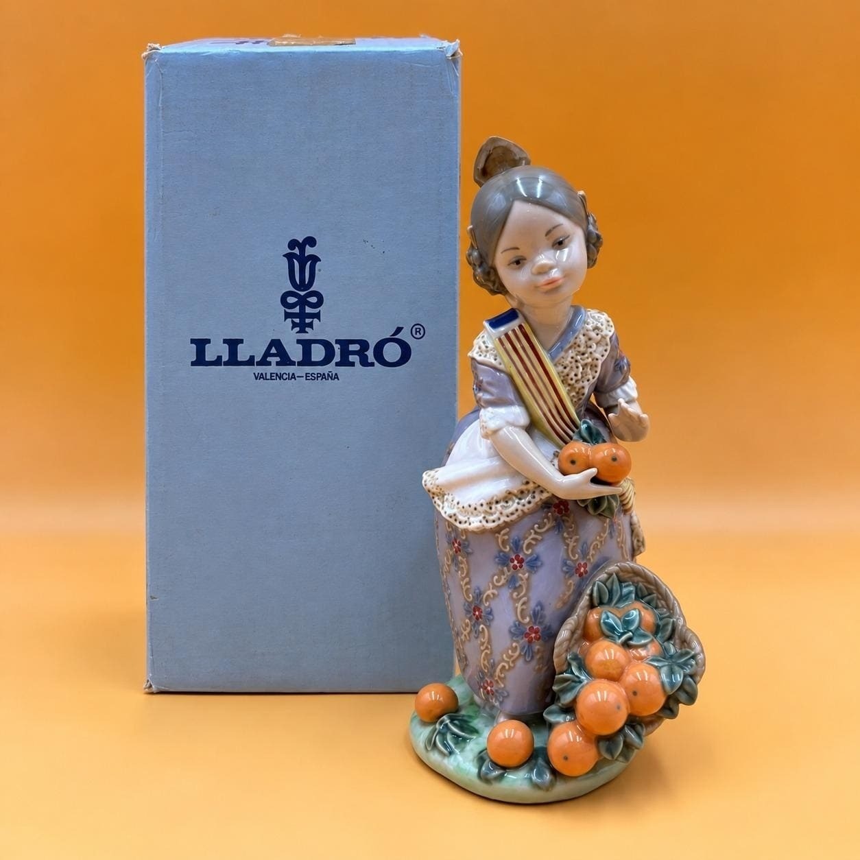 Lladro Miss Valencia Porcelain Figurine  #1422  Retired Vintage  w/ Original Box