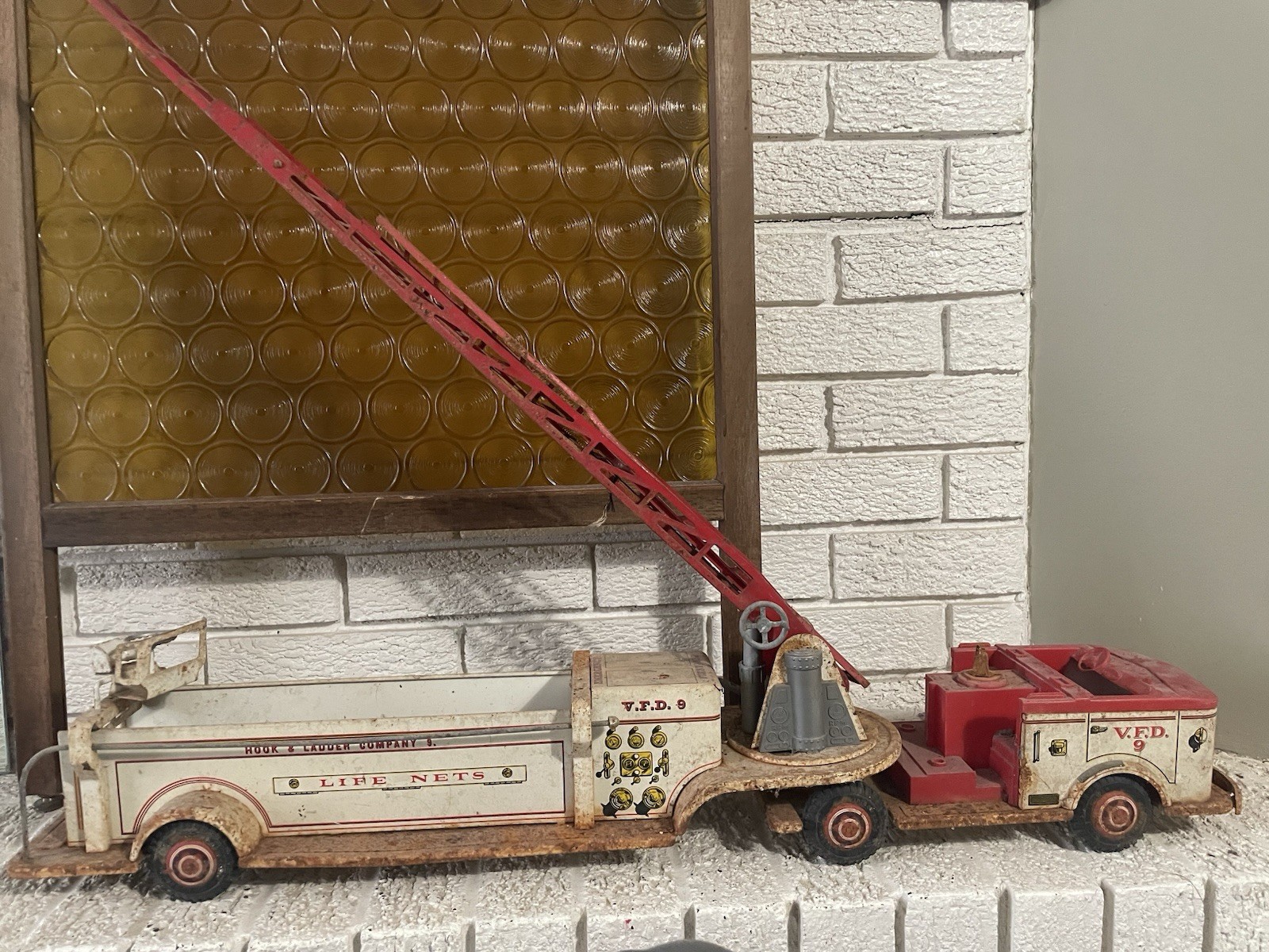 Vtg 50s Marx Lumar Fire Truck V.F.D. 9 Hook Ladder Life Nets Trailer Rare Color
