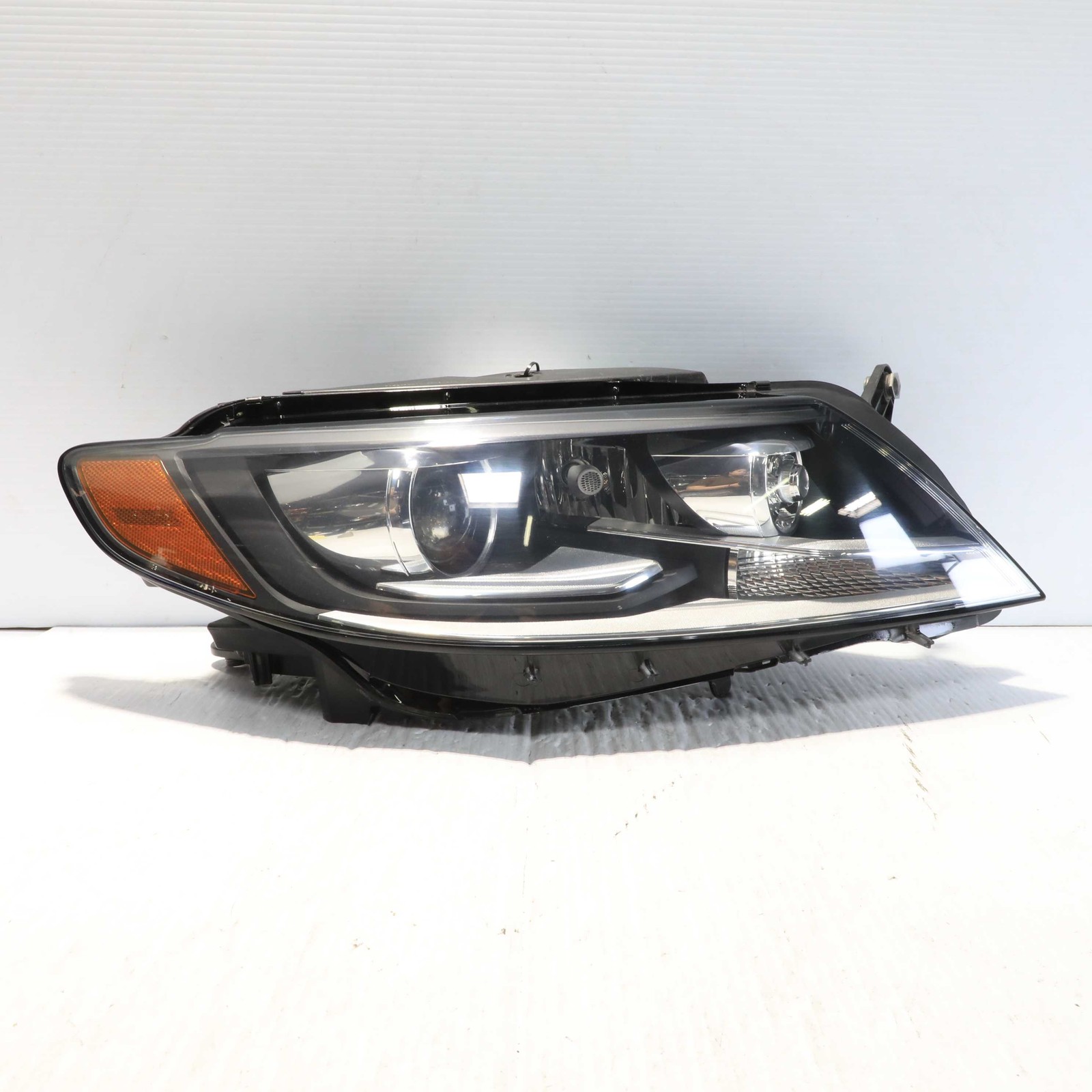 2012-2017 Volkswagen CC HID Right Side Headlight Assembly OEM 3C8941032