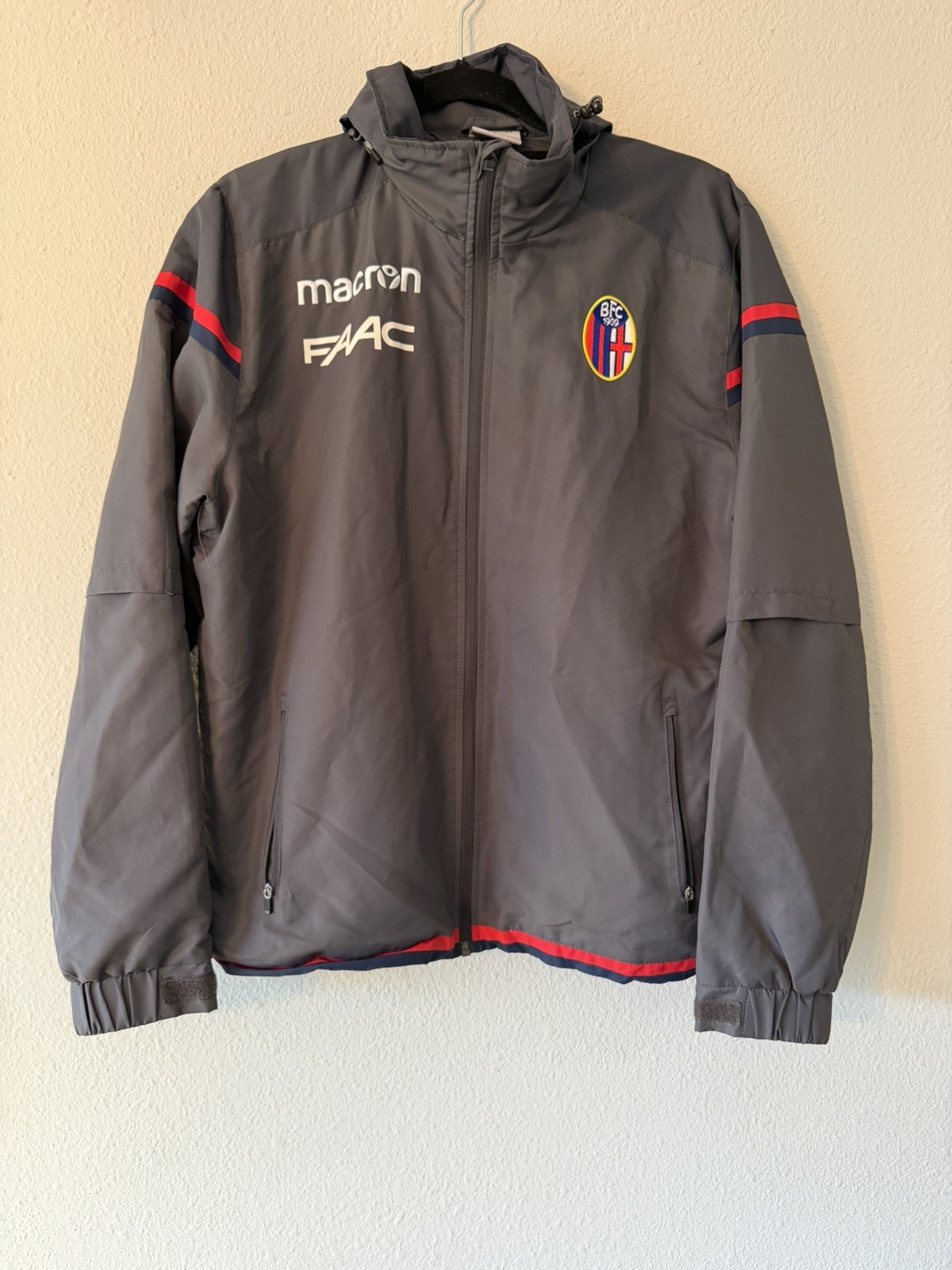 Vintage Macron Bologna FAAC Italy mens light jacket windbreaker size Small Gray Vintage Macron Bologna FAAC Italy mens light jacket windbreaker size Small Gray