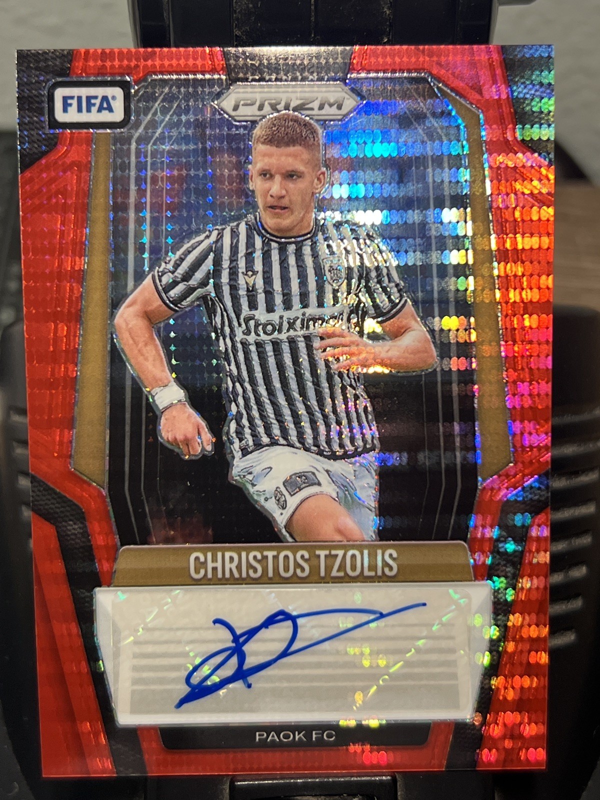 2025-26 Panini Prizm FIFA Red Pulsar Christos Tzolis Auto S-CTZ PAOK 2025-26 Panini Prizm FIFA Red Pulsar Christos Tzolis Auto S-CTZ PAOK