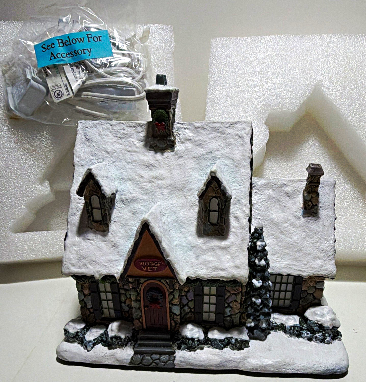 Hawthorne Village Thomas Kinkade Village Vet Illuminated Resin Christmas House