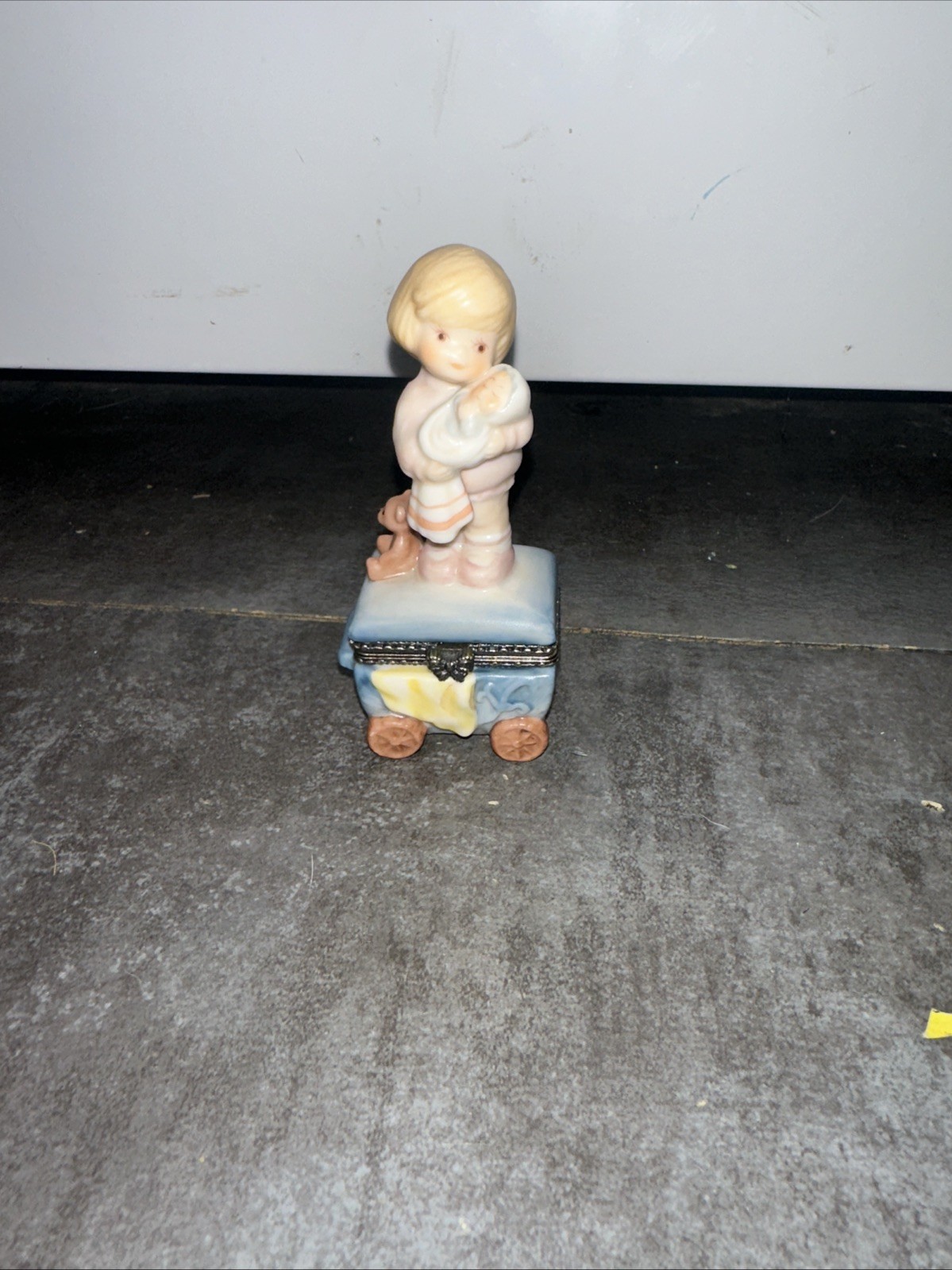 Enesco Memories Of Yesterday Enesco Memories Of Yesterday