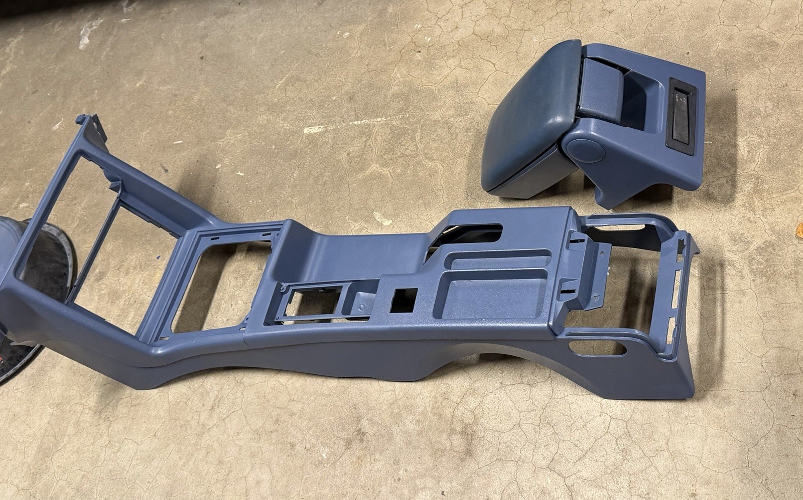 87-93 Ford Mustang Foxbody OEM 3-Piece Center Console & Arm Rest Regatta Blue 87-93 Ford Mustang Foxbody OEM 3-Piece Center Console & Arm Rest Regatta Blue