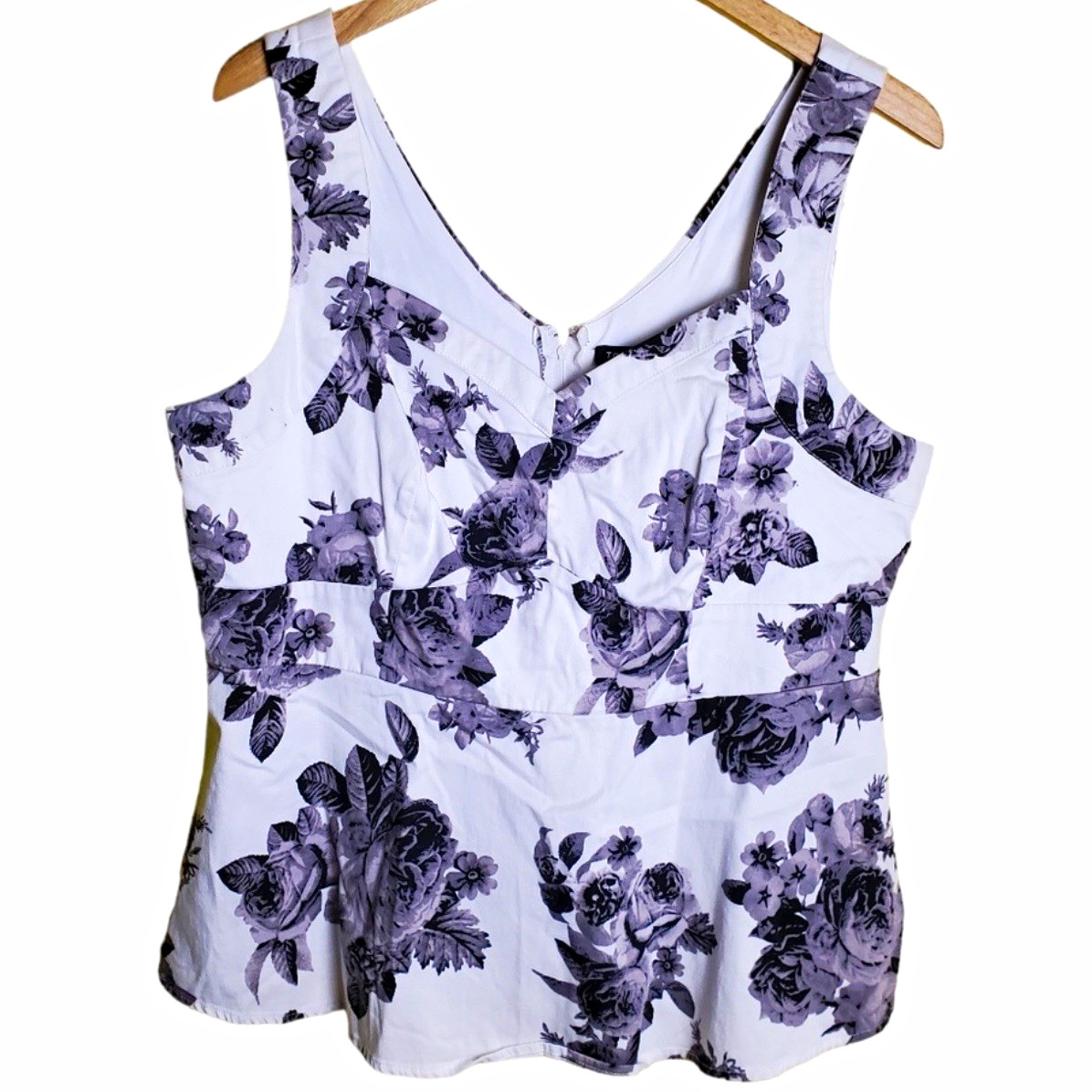 Torrid White Purple Floral Peplum Tank Top V-Neck Zip Lined Plus 1 Torrid White Purple Floral Peplum Tank Top V-Neck Zip Lined Plus 1