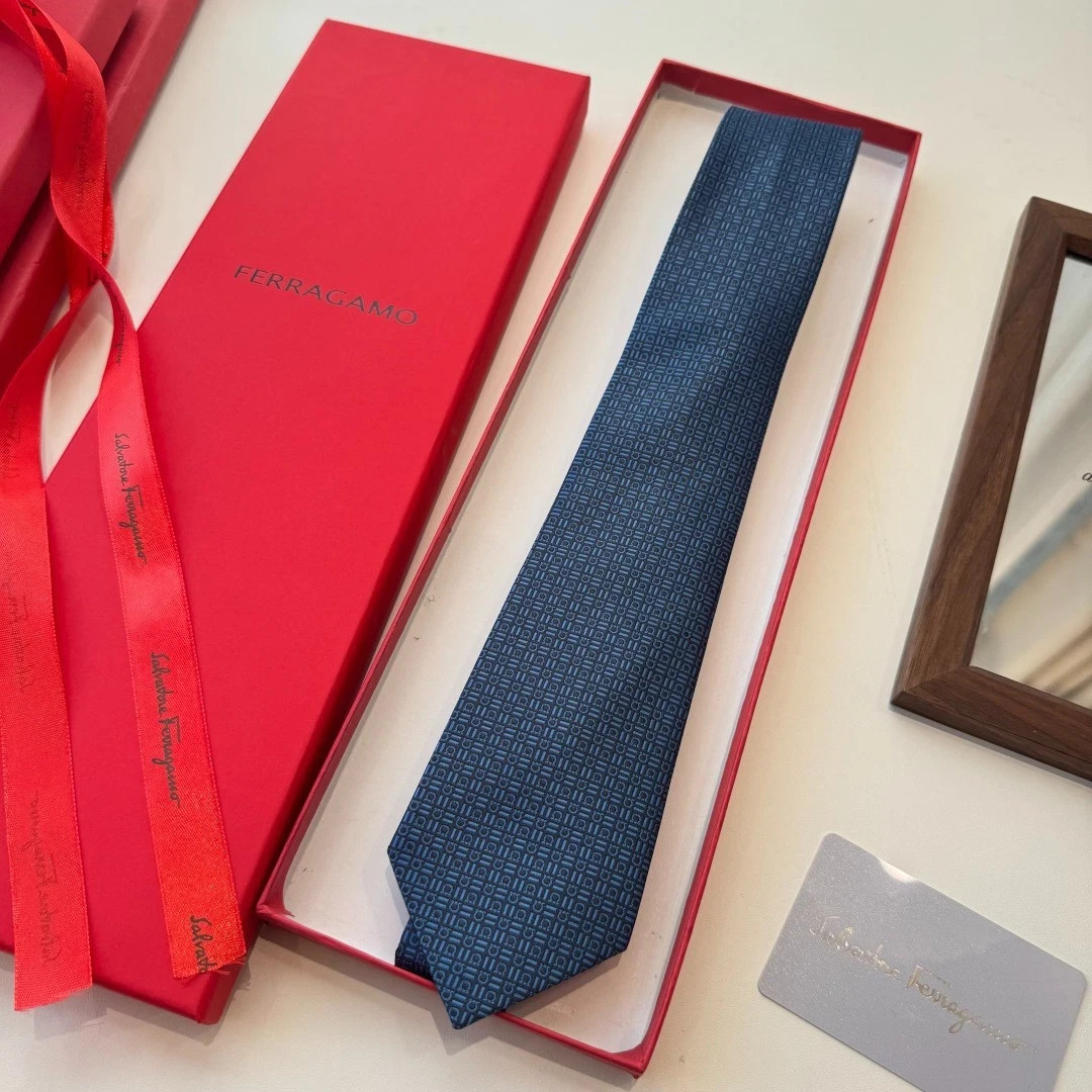 NWT Men\'s Ferragamo Silk Tie Luxury Executive Business Formal Necktie NWT Men\'s Ferragamo Silk Tie Luxury Executive Business Formal Necktie
