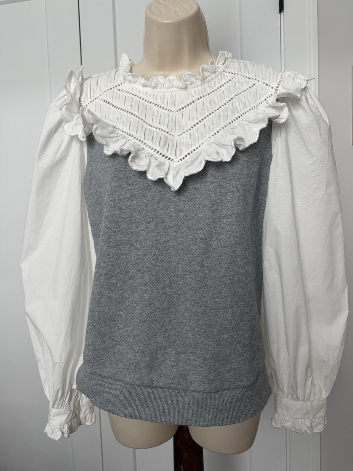 EUC Sea New York Ruffled l/s White Gray Sweatshirt Tunic Top MSRP $350 WOMEN’S M