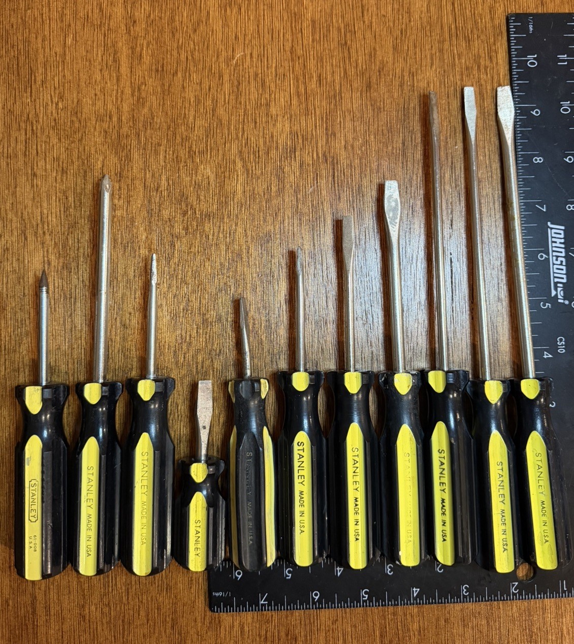 11 Pieces Vintage Stanley USA Yellow & Black Screwdrivers Flat Phillips 11 Pieces Vintage Stanley USA Yellow & Black Screwdrivers Flat Phillips