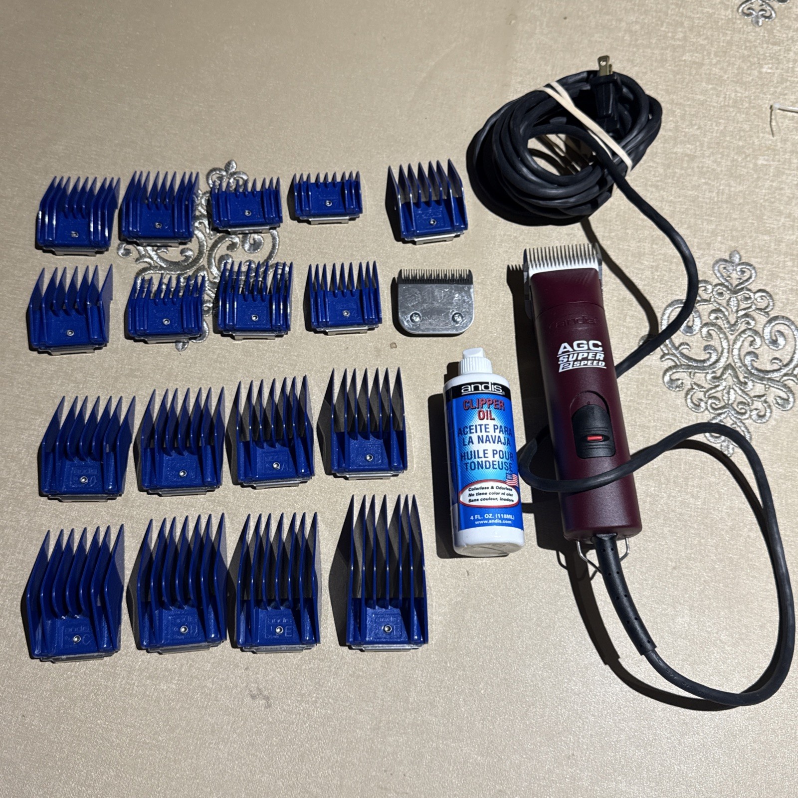 Andis Proclip AGC2 Super 2-Speed Professional Animal Clipper WITH LOT OF EXTRAS Andis Proclip AGC2 Super 2-Speed Professional Animal Clipper WITH LOT OF EXTRAS