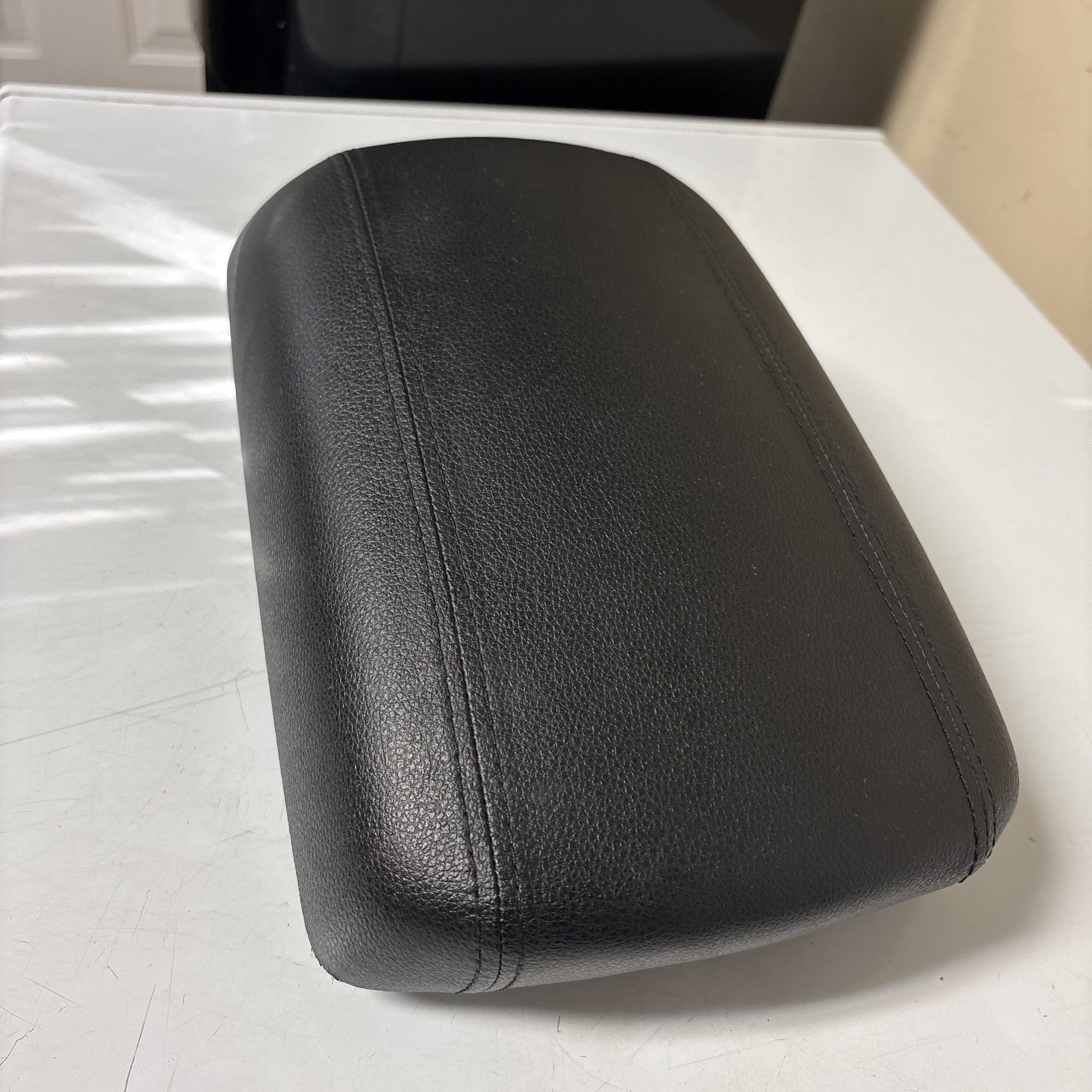 🚚 2014-2016 Kia Sportage Black Leather Armrest Center Console Lid Cover OEM 🚚 2014-2016 Kia Sportage Black Leather Armrest Center Console Lid Cover OEM