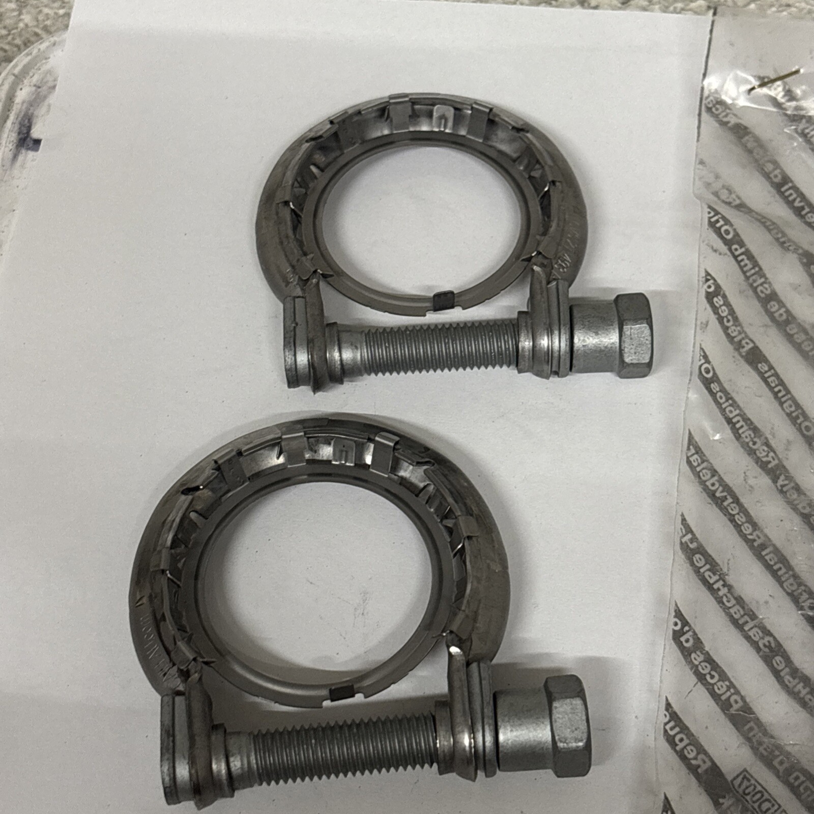 Fiat Alfa Romeo 2017-2025 OEM Exhaust Clamp (2 units in bag) 55271836 68346001 Fiat Alfa Romeo 2017-2025 OEM Exhaust Clamp (2 units in bag) 55271836 68346001