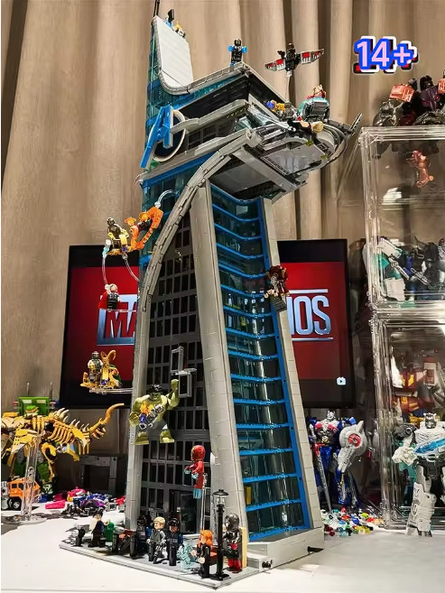 Custom Lego Avengers Tower 5201Pcs W/ 32 Figures (DESCRIPTION BELOW)