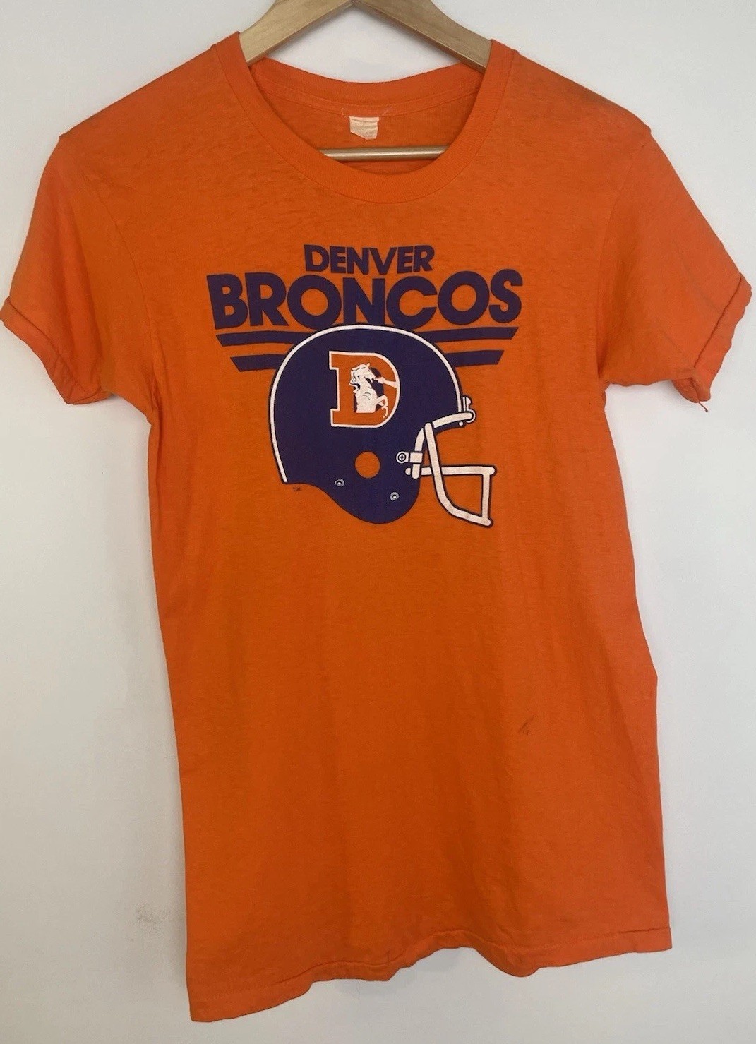 Vtg Denver Broncos Men\'s T-Shirt Sz S Helmet Graphic Single Stitch Orange 1980’s Vtg Denver Broncos Men\'s T-Shirt Sz S Helmet Graphic Single Stitch Orange 1980’s