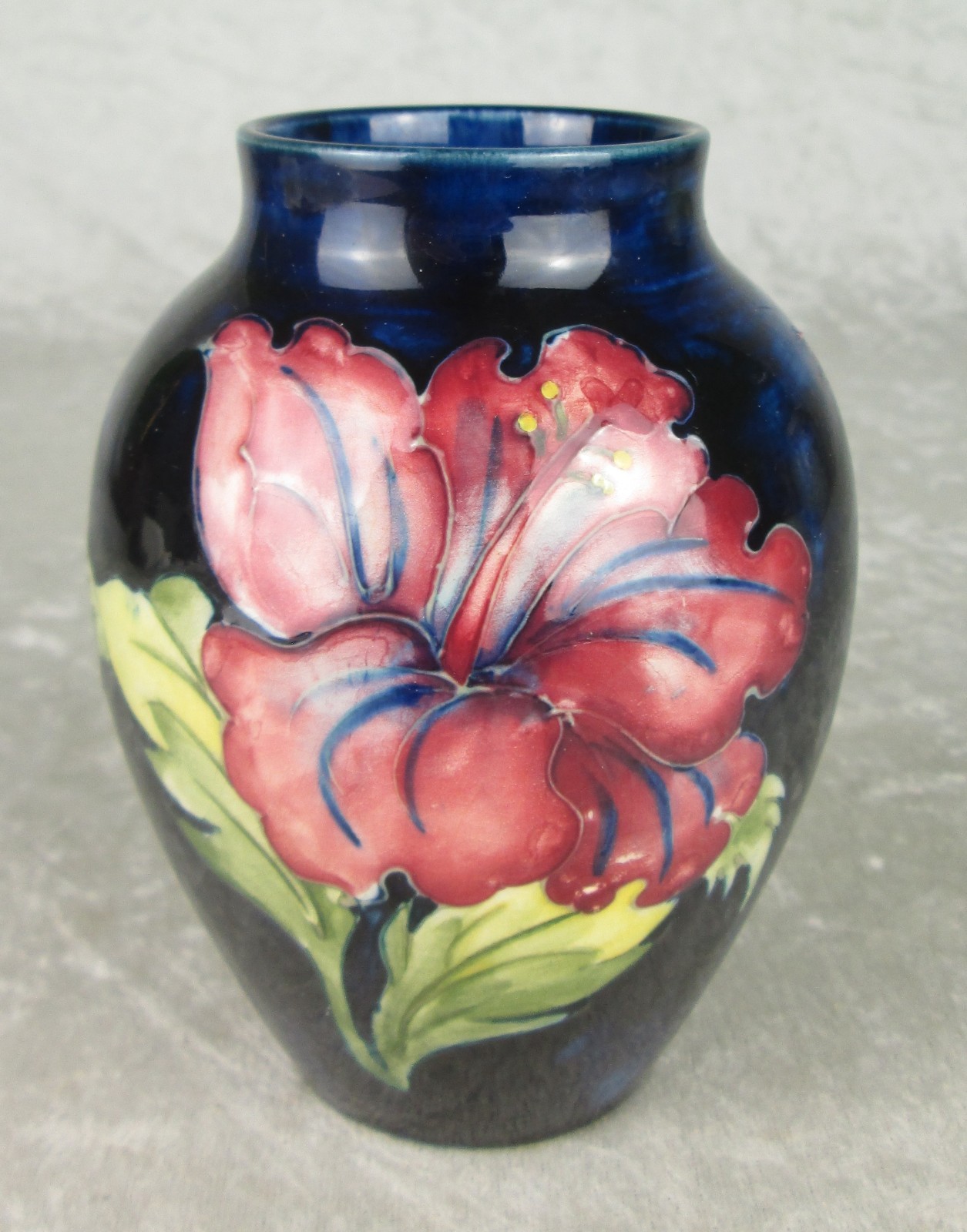 Moorcroft Pottery Hibiscus Vase Blue Red Green England 4-7/8 inch Tall Moorcroft Pottery Hibiscus Vase Blue Red Green England 4-7/8 inch Tall