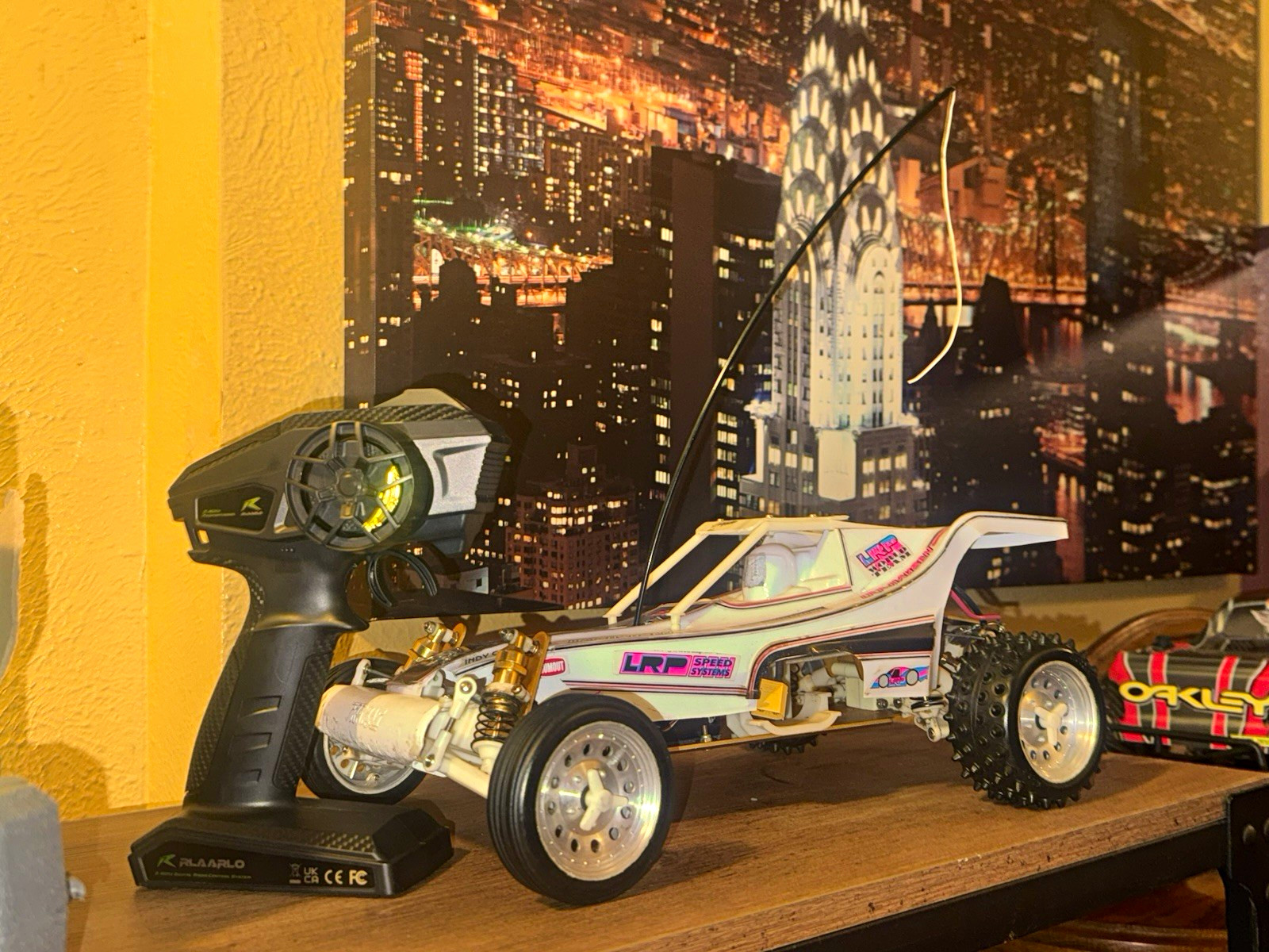 Vintage 1988 Traxxas Bullet 1:10 2WD Electric Brushed RC Buggy White/Gold Vintage 1988 Traxxas Bullet 1:10 2WD Electric Brushed RC Buggy White/Gold