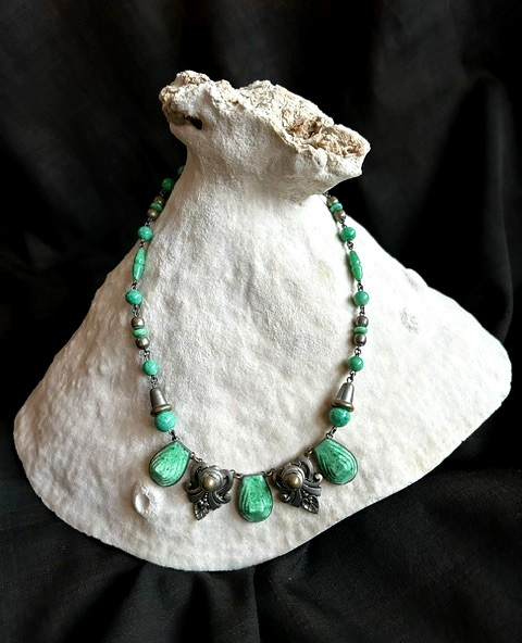 Antique/Vintage 1920\'s Czech \'Peking\' Green Glass Necklace - Neiger Brothers ?