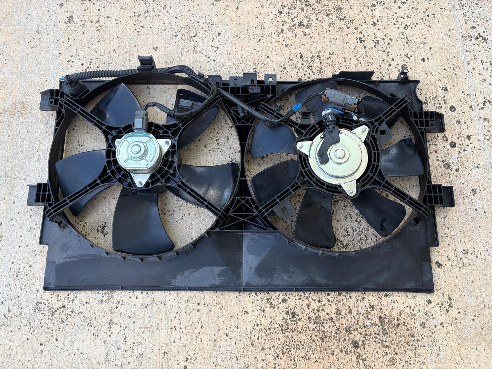 2011 - 2025 Mitsubishi Outlander Sport 2.0L Radiator Fan Motor Fan Assembly OEM