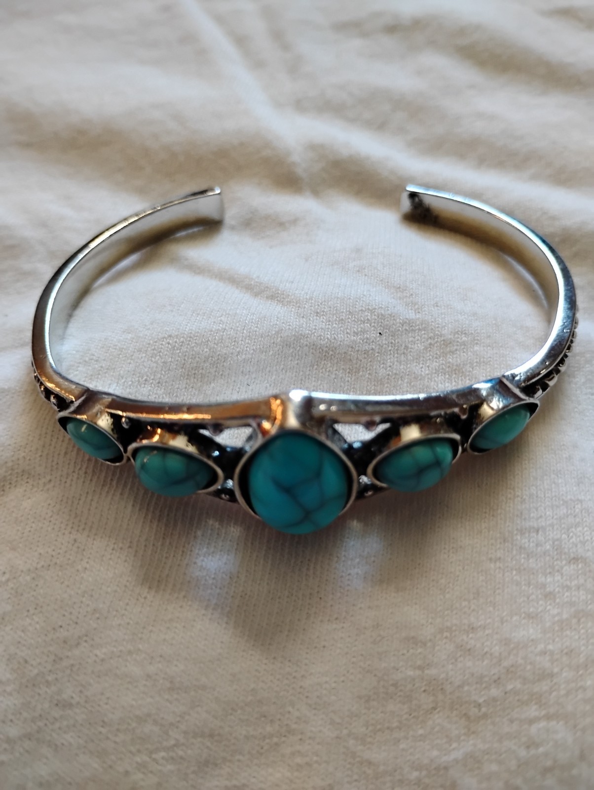 Vintage Style Silver Tone Turquoise Stone Open Cuff Bracelet Vintage Style Silver Tone Turquoise Stone Open Cuff Bracelet