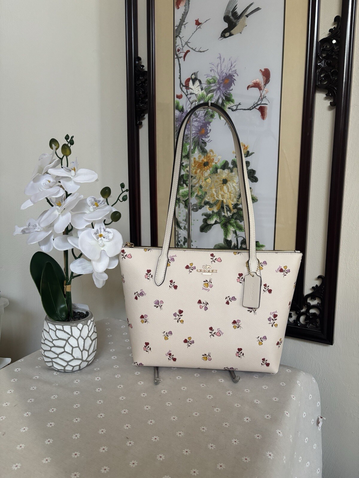 Coach Fiona Zip Tote Bag With Heart Print In Chalk Multi