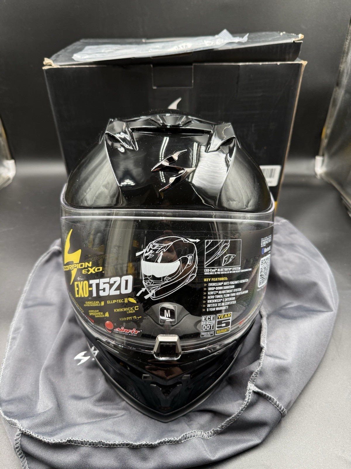 Scorpion Exo EXO-T520 Motorcycle Helmet Gloss Black Size Medium Display Scorpion Exo EXO-T520 Motorcycle Helmet Gloss Black Size Medium Display