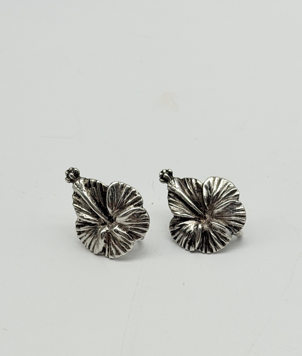 Vintage Ming's of Honolulu Sterling Silver Hibiscus Flower Screwback Earrings