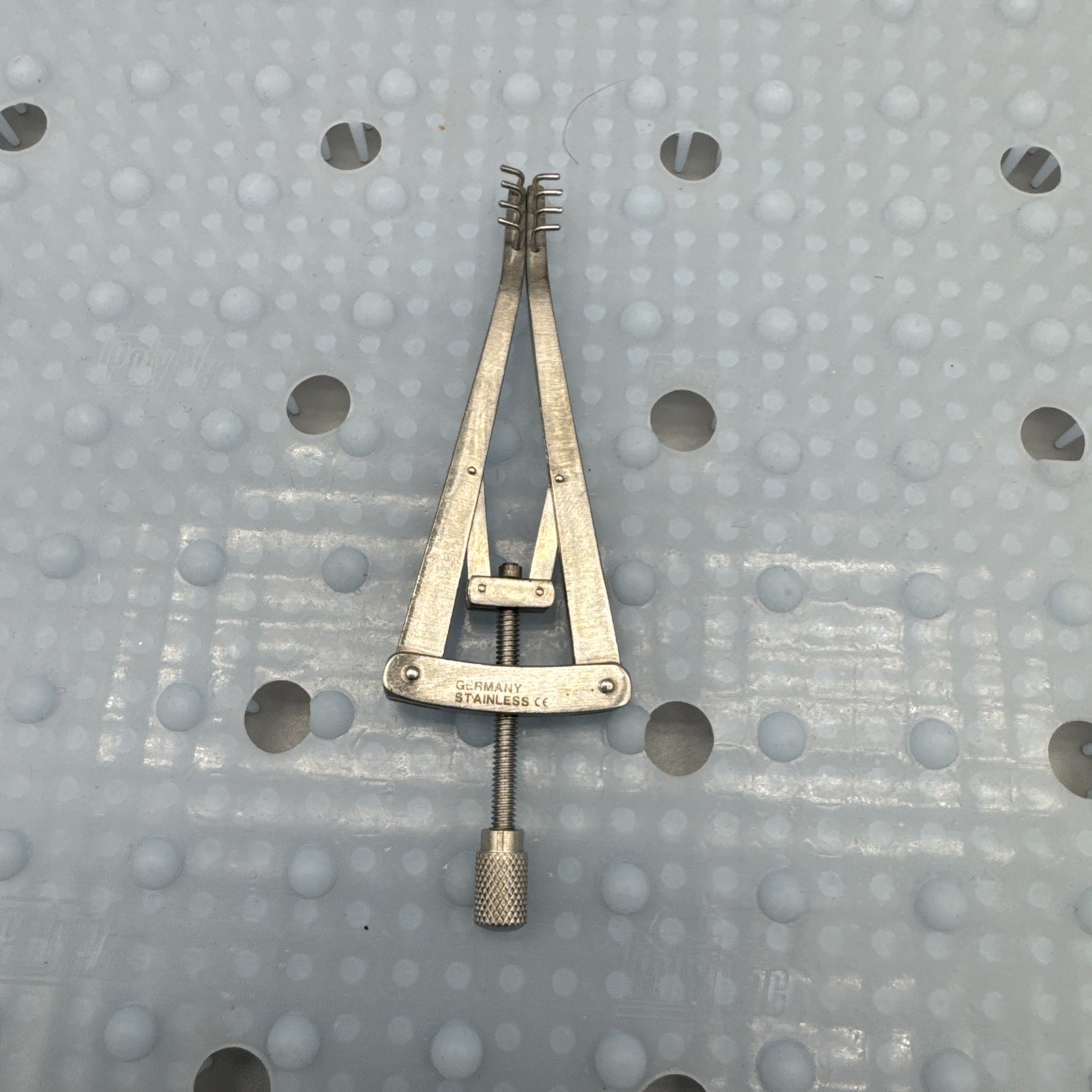 BR Surgical BR18-62110 ALM Retractor Blunt 4\