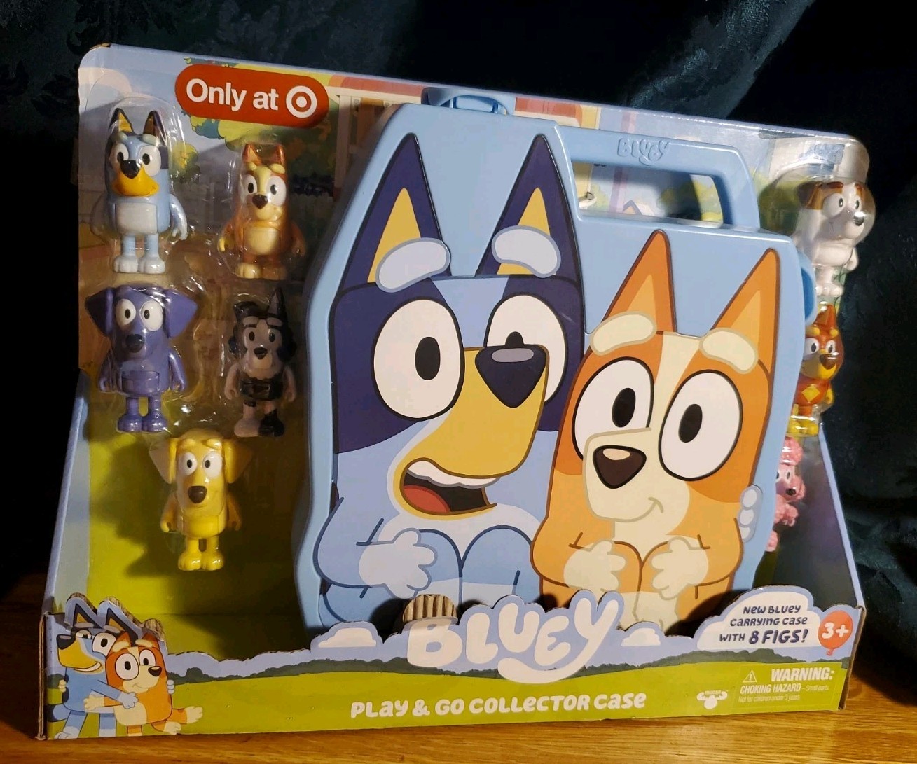 Bluey & Bingo Play & Go Take Along Collector Case with 8 Action Figures