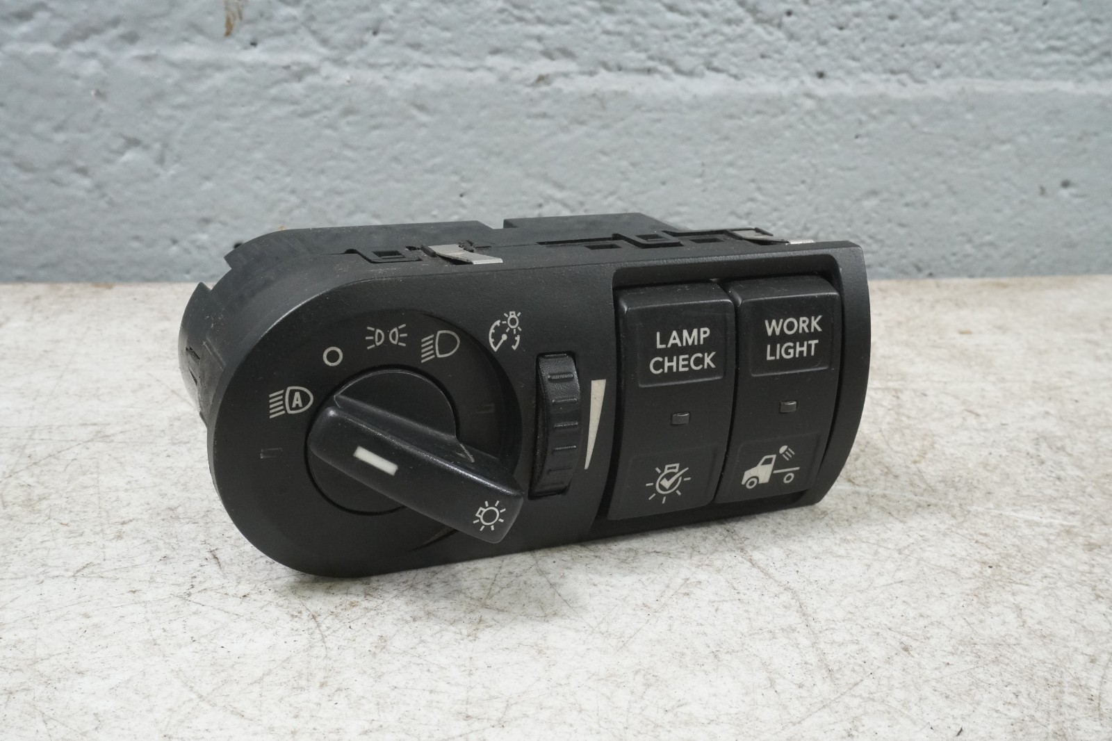 Navistar International LT OEM Headlight Control Switch Module 28589516 Navistar International LT OEM Headlight Control Switch Module 28589516