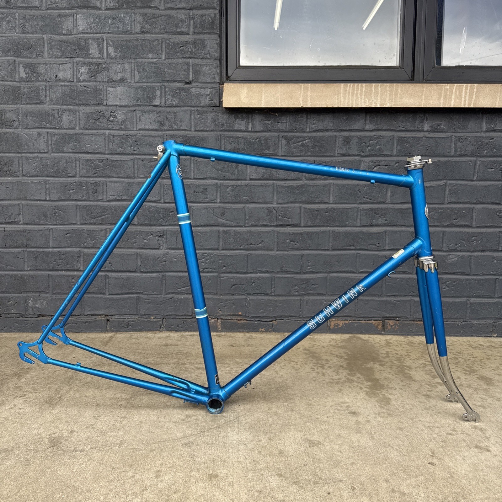 Vintage 1981 Schwinn Le Tour 52cm C-C Lugged 1020 Steel Road Frame Vintage 1981 Schwinn Le Tour 52cm C-C Lugged 1020 Steel Road Frame