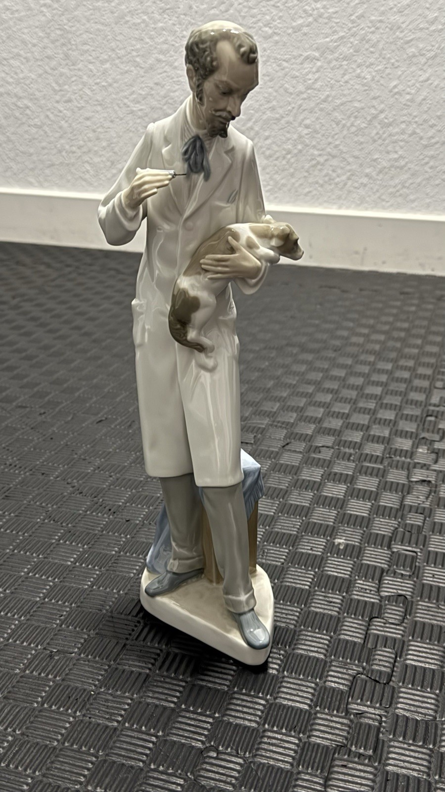 Vintage Lladro Veterinarian With Dog Porcelain Figurine. No. 4825. 13” T