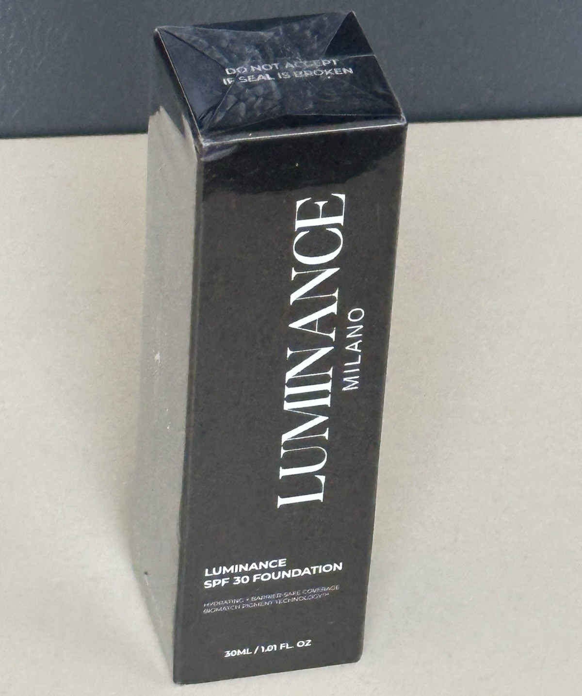 NIB Luminance Milano 1.01 oz Color Adapting Medium Foundation SPF EXP 02/29 SEAL NIB Luminance Milano 1.01 oz Color Adapting Medium Foundation SPF EXP 02/29 SEAL