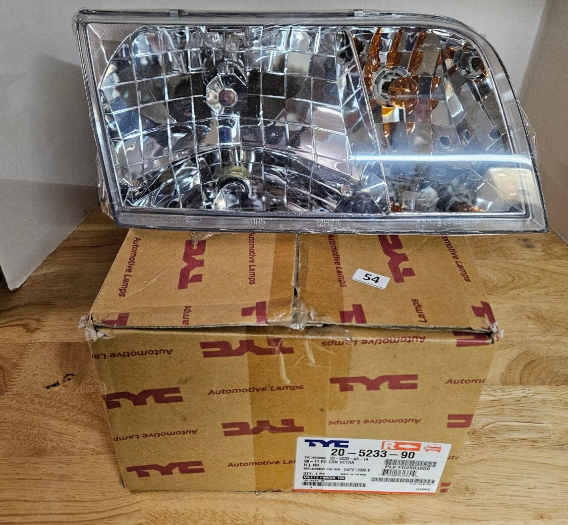 Headlight Assembly Right TYC 20-5233-90 Headlight Assembly Right TYC 20-5233-90