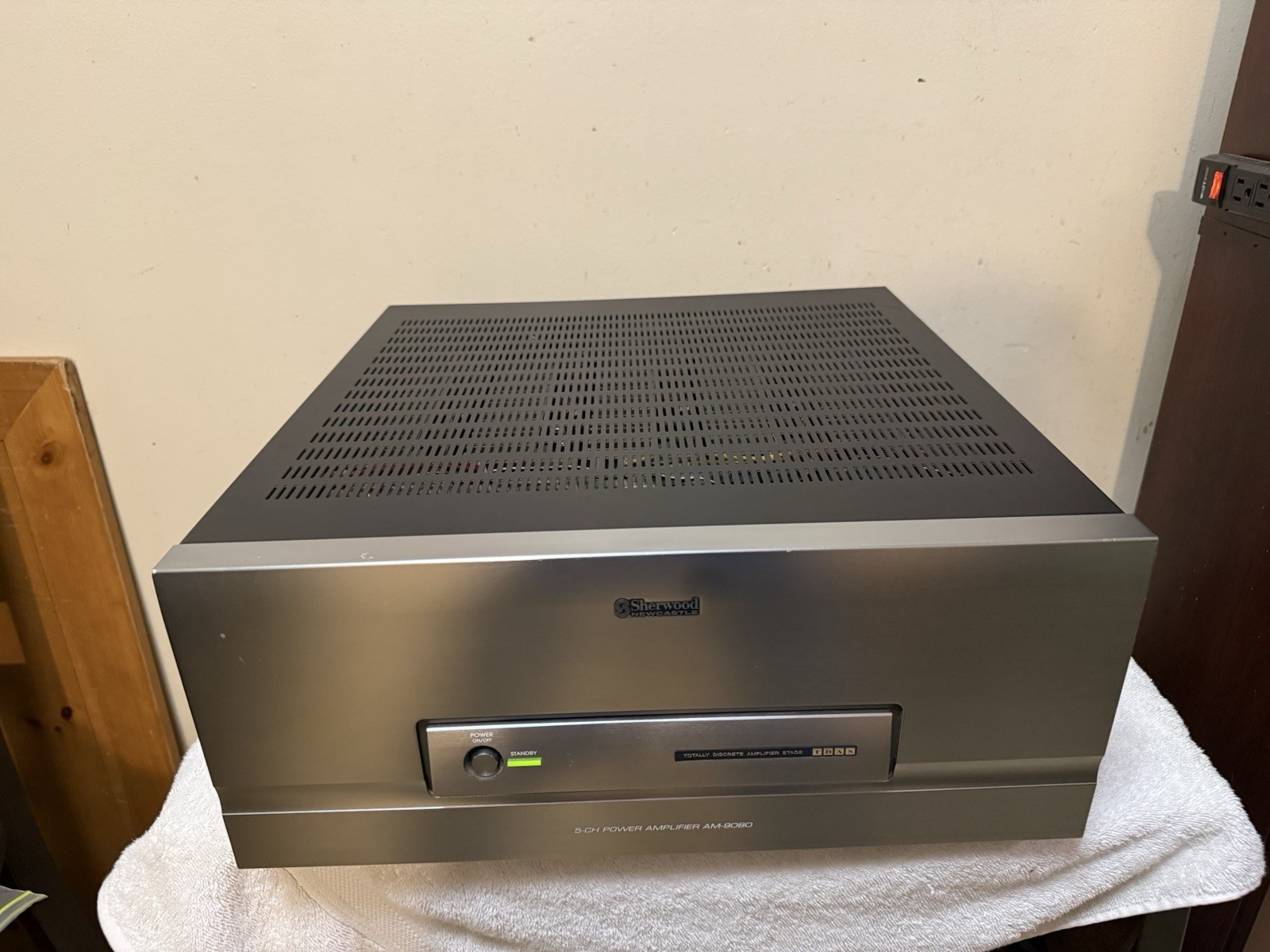 Sherwood AM-9080 Massive 5 Channel Home Theater Power Amplifier Sherwood AM-9080 Massive 5 Channel Home Theater Power Amplifier